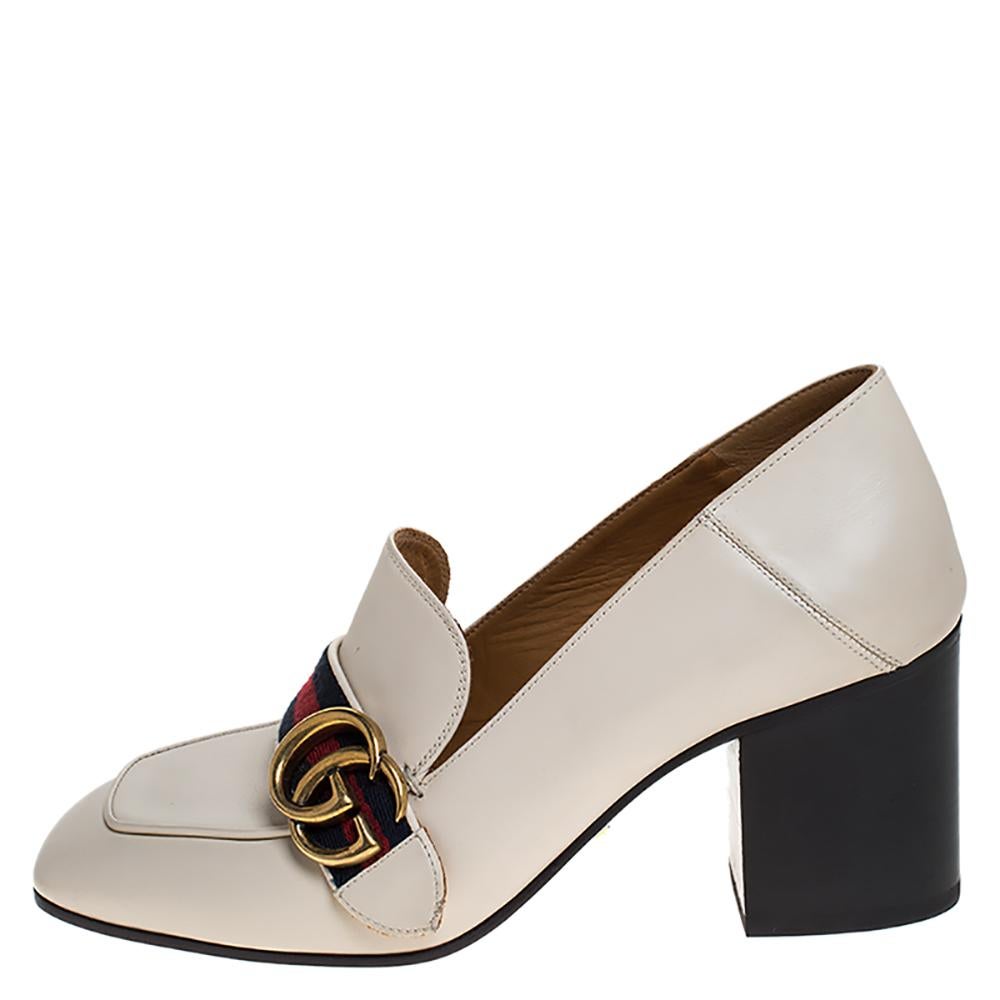 On-trend and easy to flaunt, this pair of pumps by Gucci is a true stunner. They've been crafted from leather and styled with folded fringes and the brand's signature GG on the uppers. Square toes and a set of block heels complete the pair to