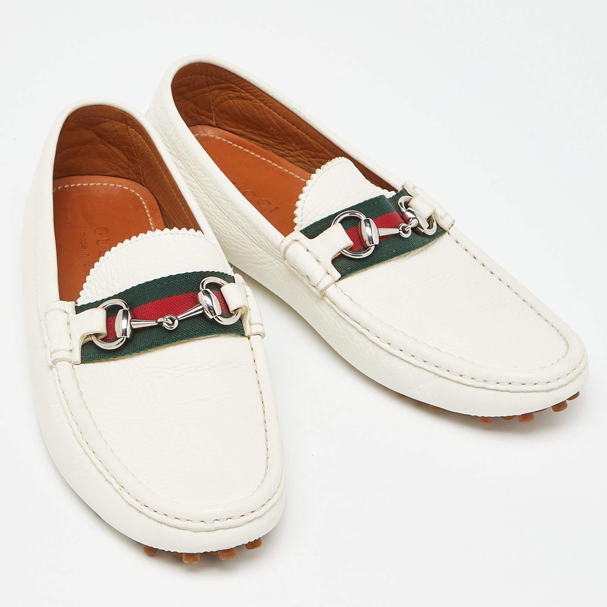 Gucci Off White Leather Web Horsebit Loafers Size 41 In Excellent Condition In Dubai, Al Qouz 2