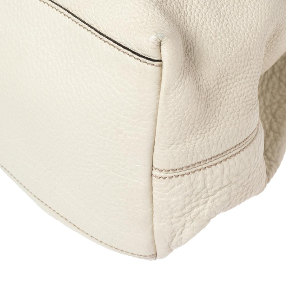Gucci Off White Pebbled Leather Medium Soho Tote In Good Condition In Dubai, Al Qouz 2