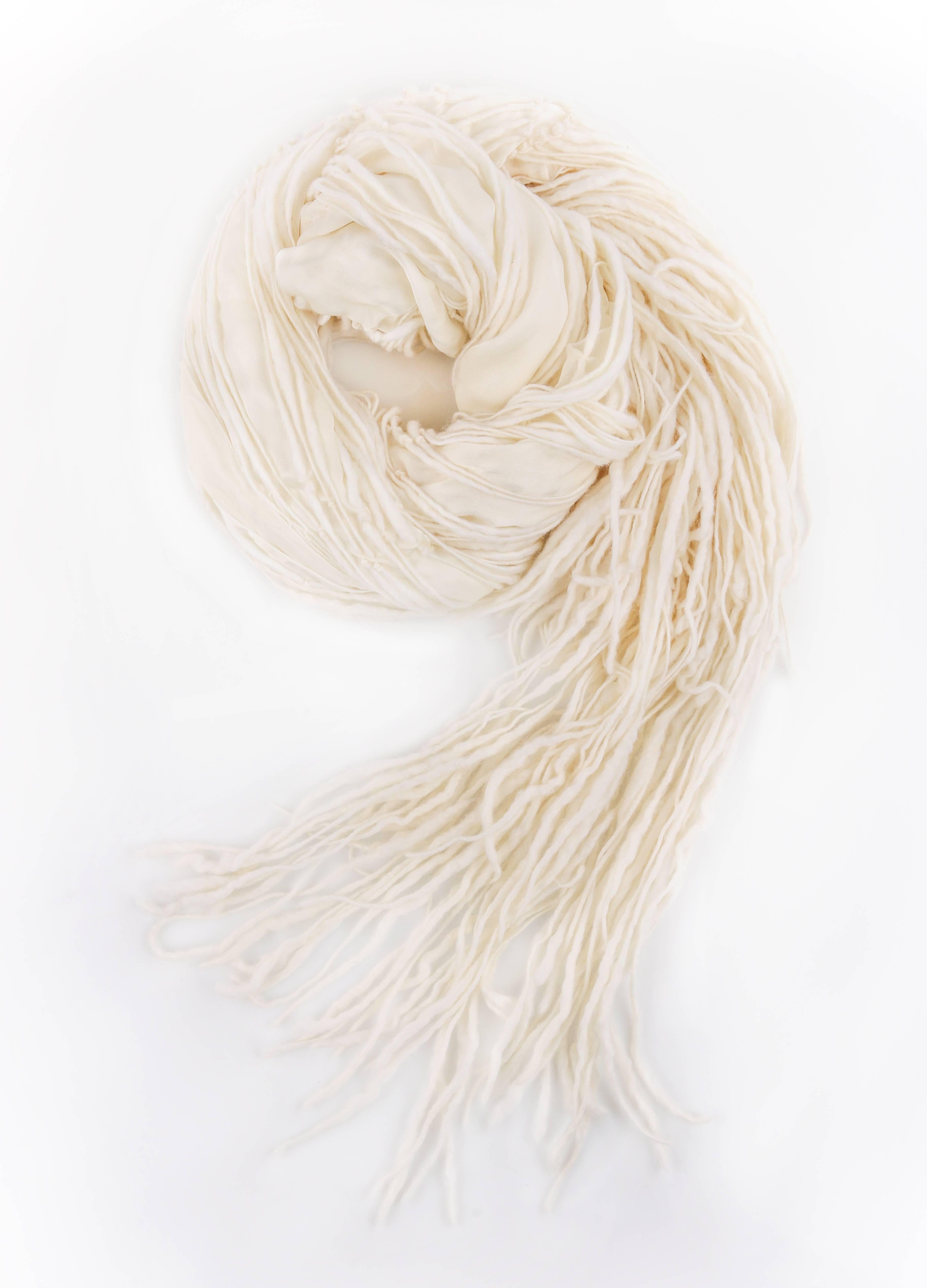 GUCCI Off White Raw Spun Wool Fringe Silk Chiffon Oblong X-Long Scarf Wrap  Bon état - En vente à Thiensville, WI