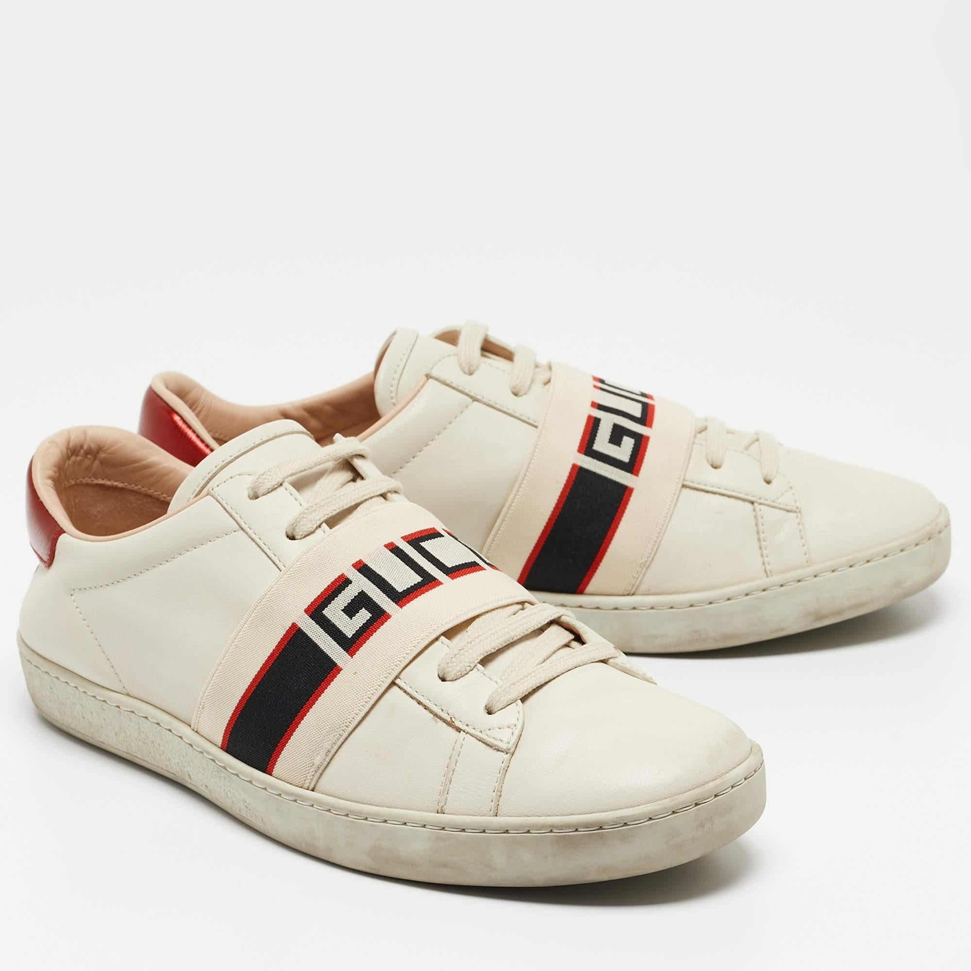 Gucci Off White/Red Leather Ace Stripe Sneakers Size 39 In Good Condition For Sale In Dubai, Al Qouz 2