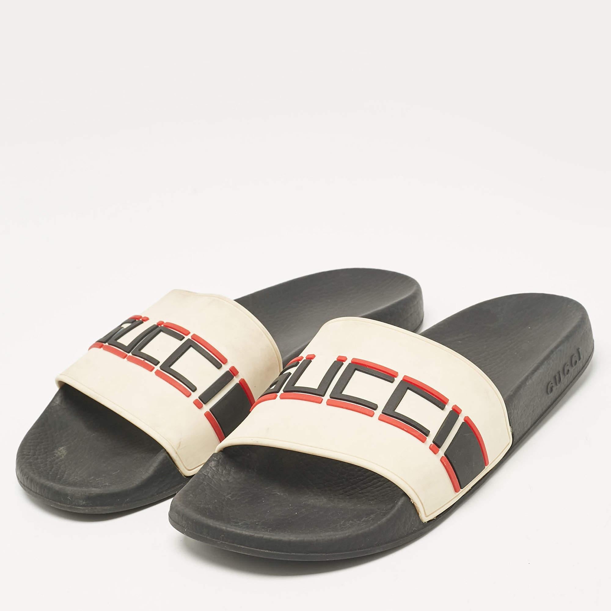 A perfect blend of luxury style and comfort these designer flats are made using quality materials and frame your feet in the most refined way. They can be paired with a host of outfits from your wardrobe.