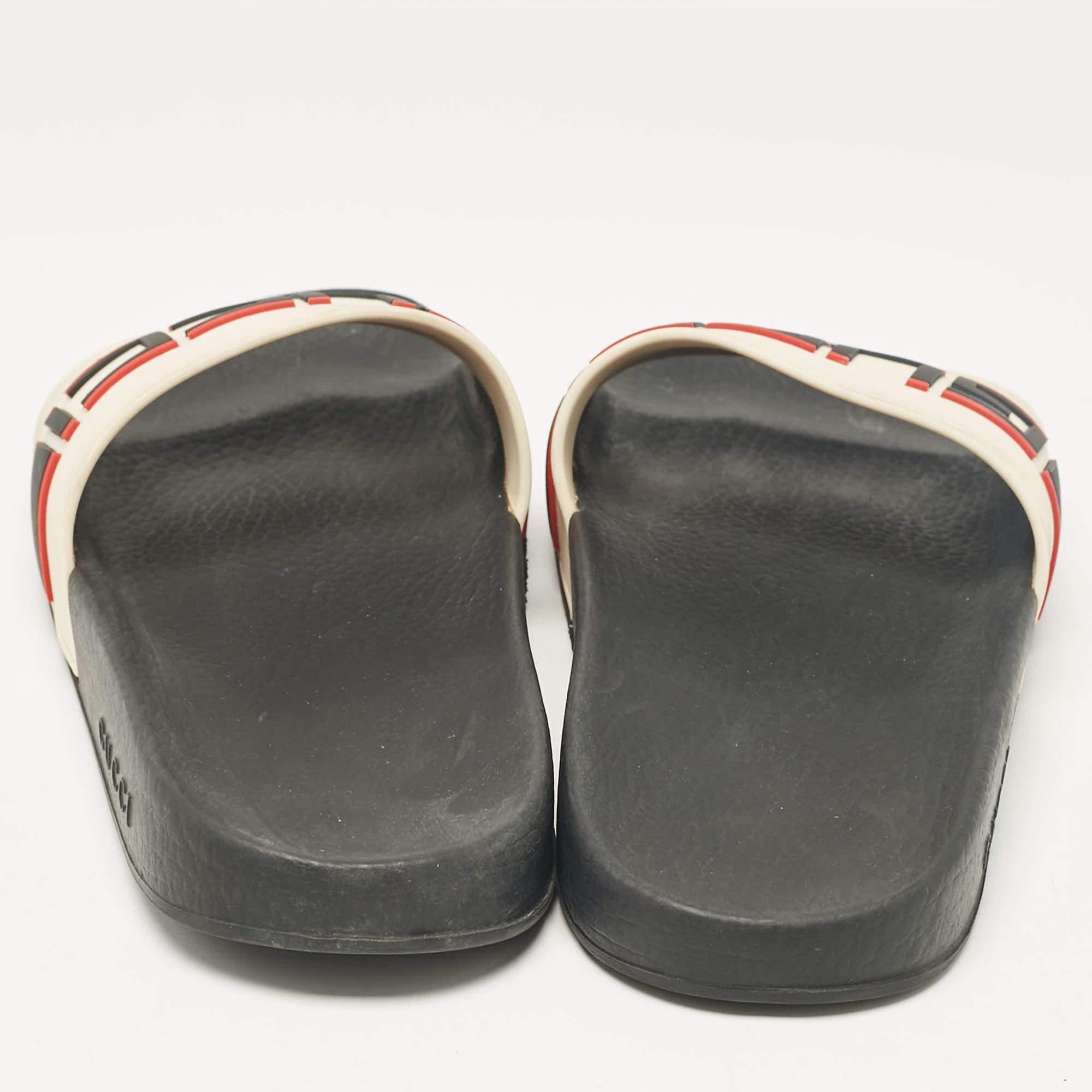 Women's Gucci Off White Rubber Embossed Logo Slides Size 40 For Sale