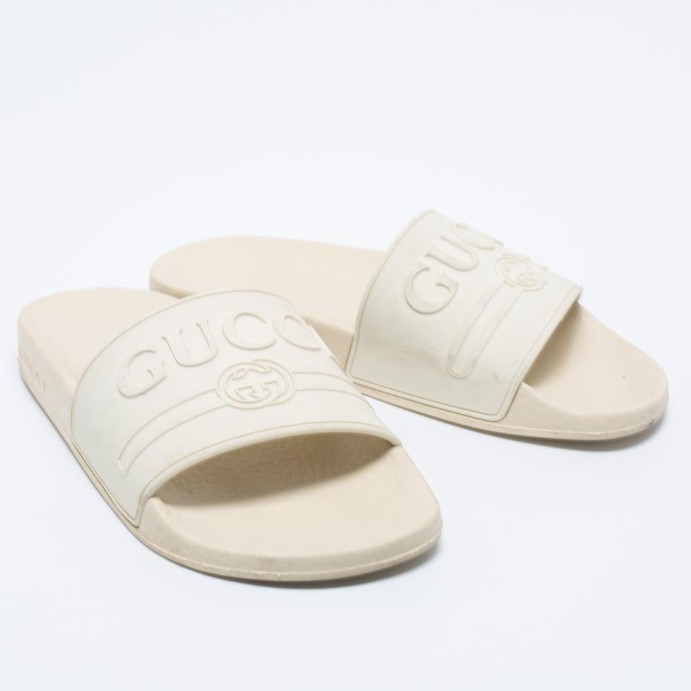 Gucci Off White Rubber Interlcoking G Pool Slides Size 36 In Good Condition In Dubai, Al Qouz 2
