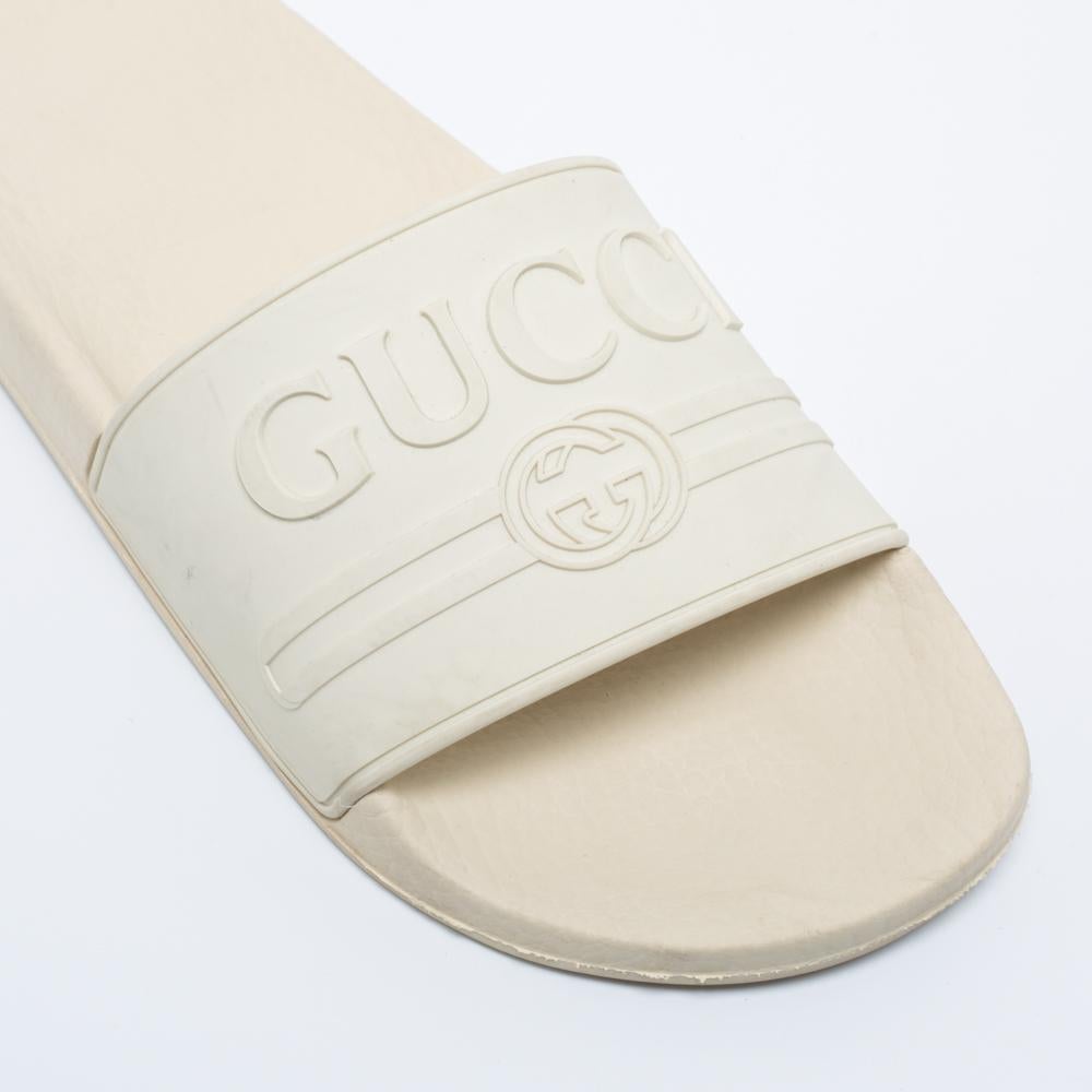 Gucci Off White Rubber Interlcoking G Pool Slides Size 36 In Good Condition In Dubai, Al Qouz 2