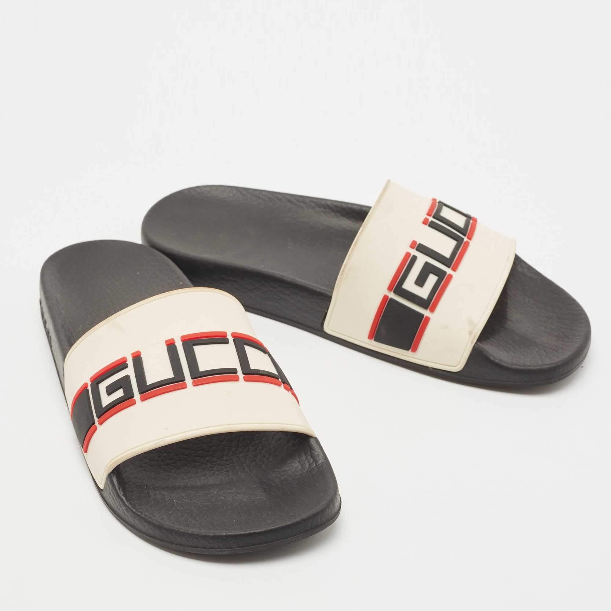 Gucci Off White Rubber Logo Slides Size 38 In Good Condition For Sale In Dubai, Al Qouz 2