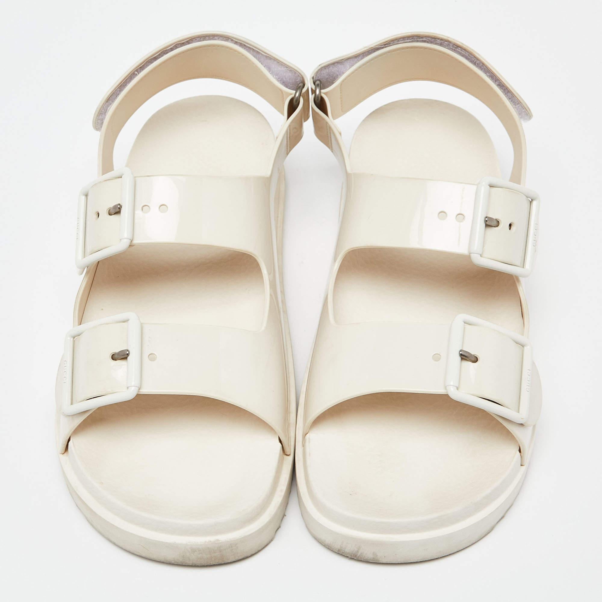 Be at your casual best while still holding up the level of your style with these Gucci rubber sandals. The shoes come in white and feature upper buckled straps, a back velcro strap closure, and the Double G logo for a luxe finish.

