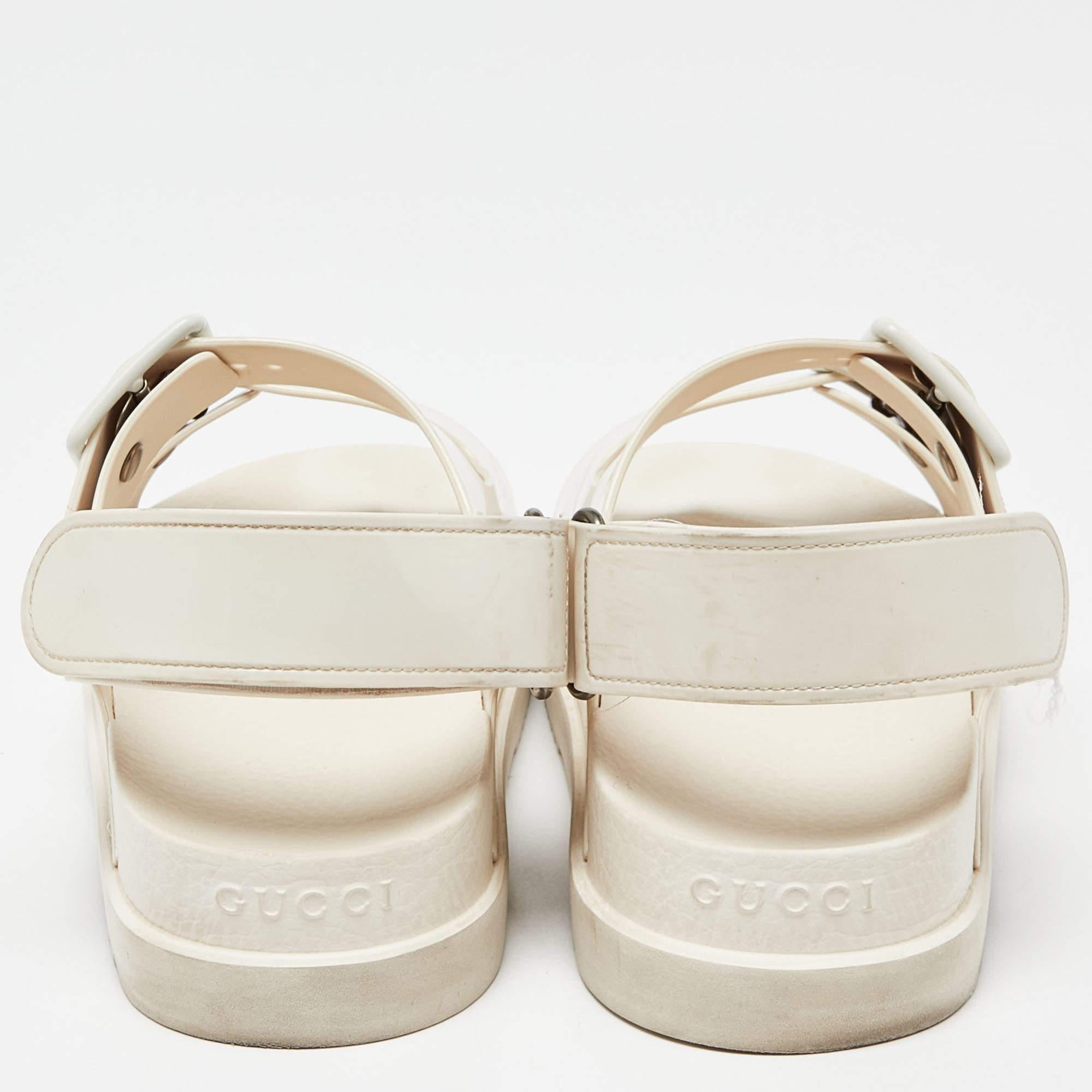 Gucci Off White Rubber Mini Double G Logo Dusty Ankle Strap Flat Sandals Size 38 In Good Condition In Dubai, Al Qouz 2