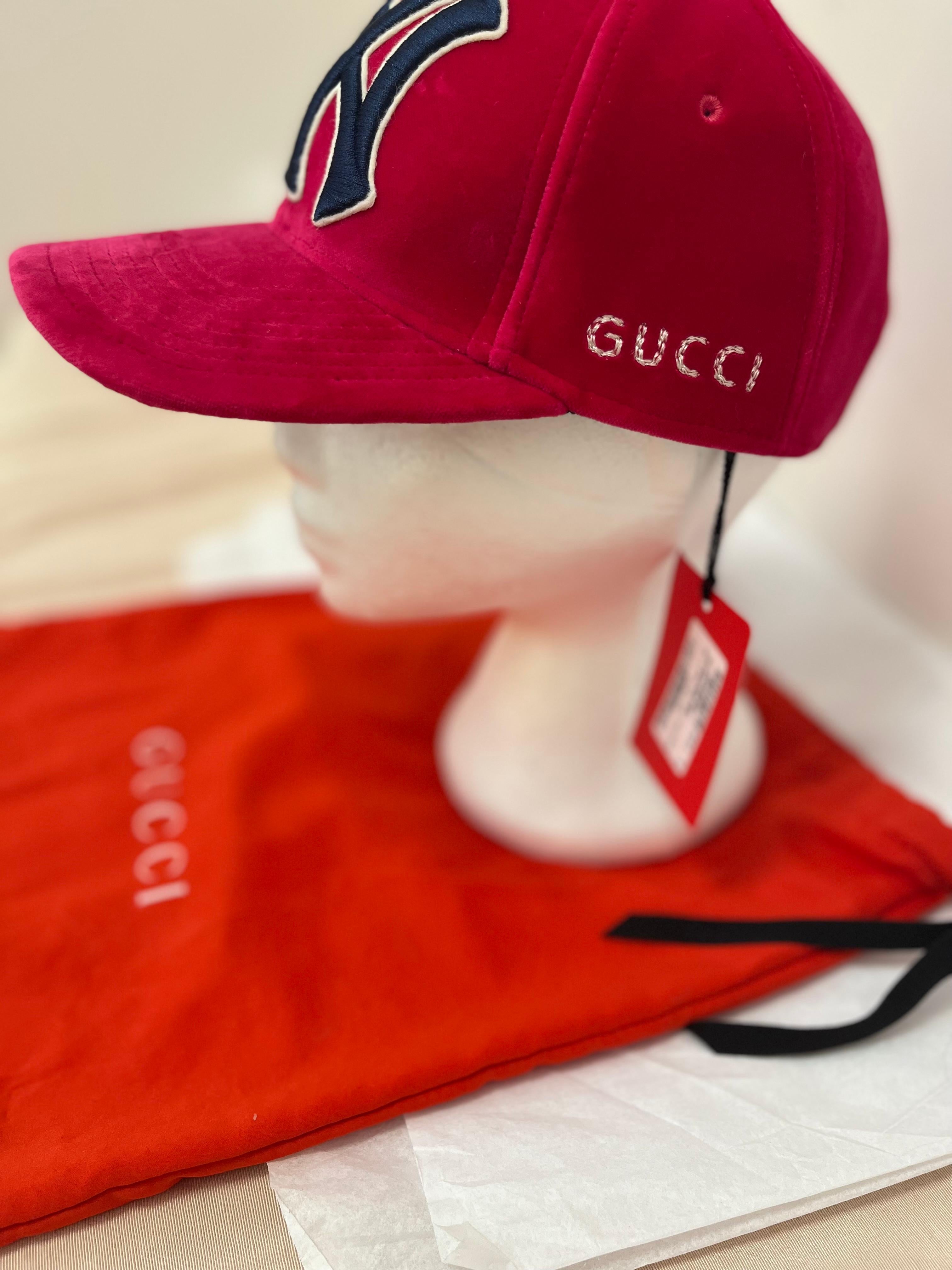 Made in Italy, this Official Baseball Cap from Gucci is made of cotton velour, and is in brand new condition, the cap is adjustable from a 55cm to a 59cm. It also has all its stickers and tags, as well as the original dust bag.