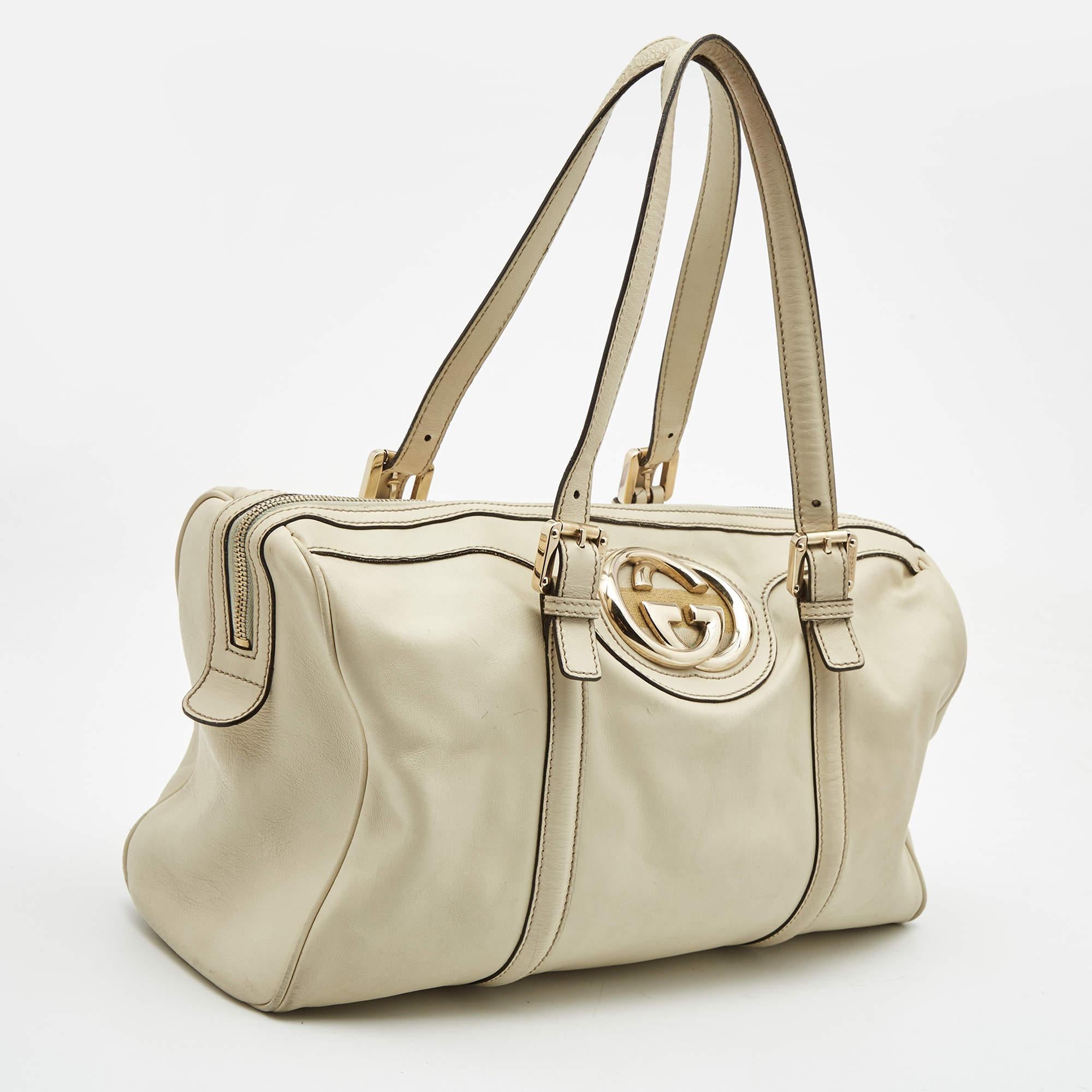 Gucci Offwhite Leather Britt Boston Bag In Good Condition In Dubai, Al Qouz 2