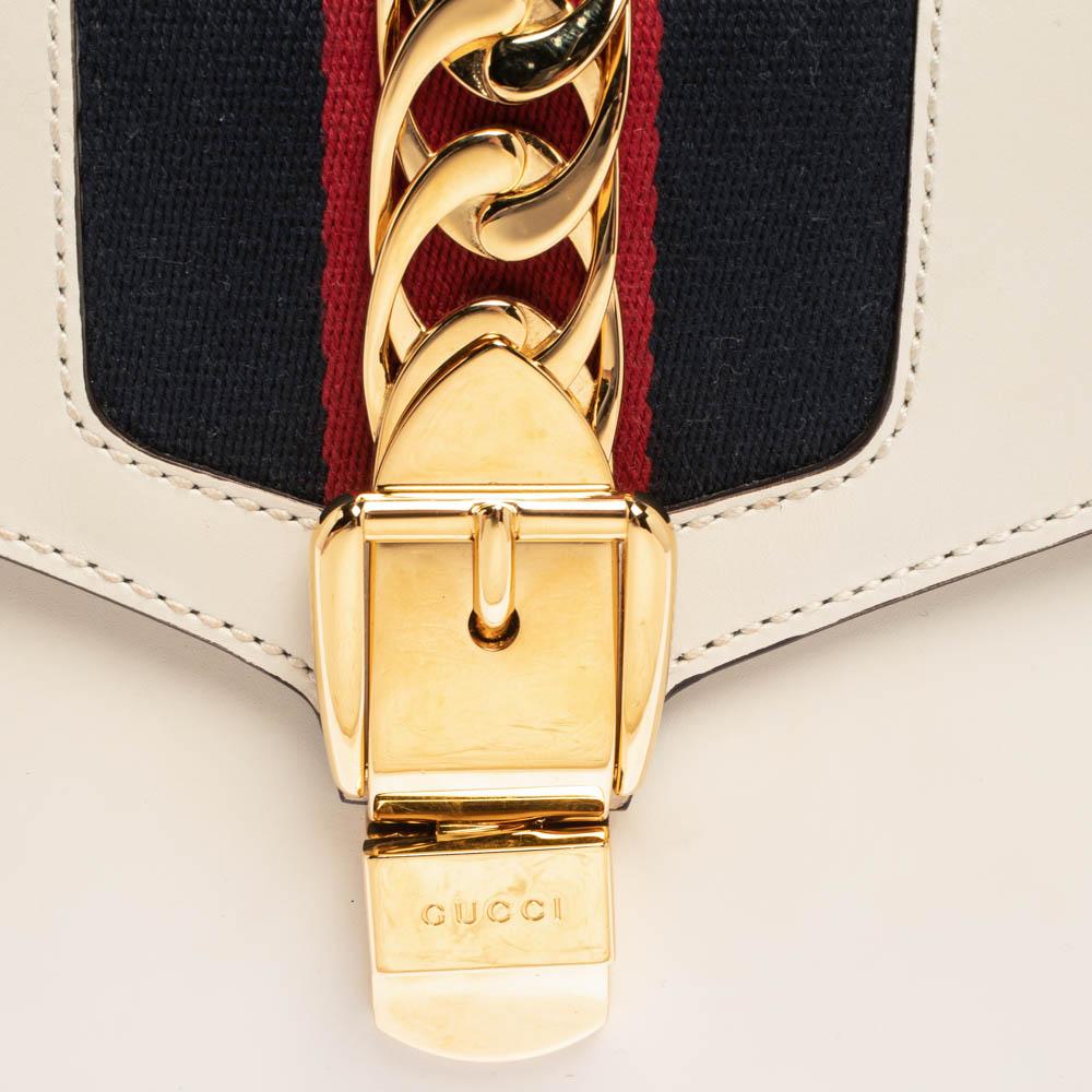 Gucci Offwhite Leather Mini Web Chain Sylvie Shoulder Bag In Good Condition In Dubai, Al Qouz 2