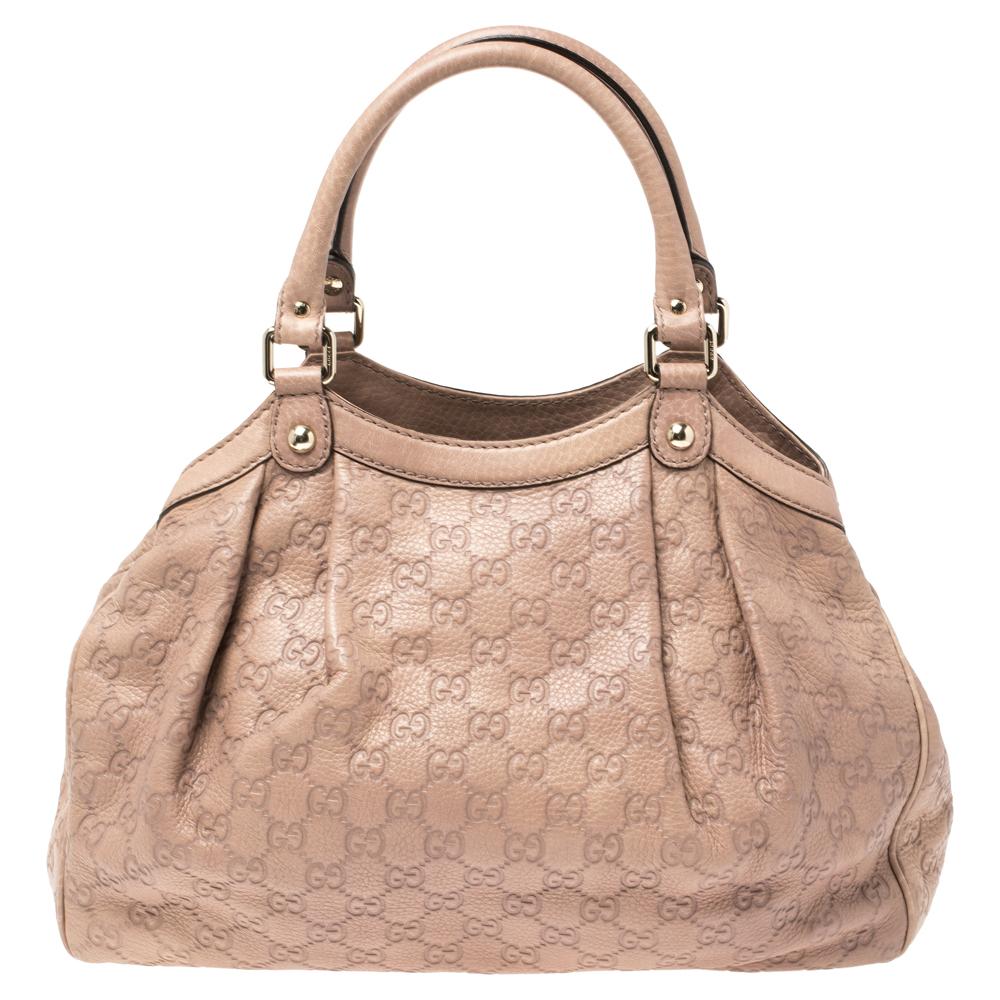 The Sukey is one of the best-selling designs from Gucci and we believe you deserve to have one too. Crafted from Guccissima leather and equipped with a spacious interior, this old rose bag is ideal for you and will work perfectly with any outfit. It