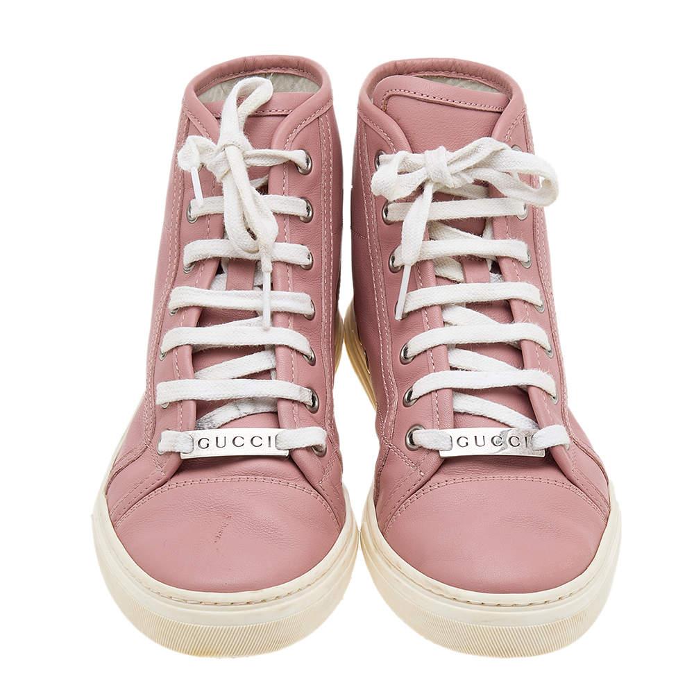 A stellar creation from the house of Gucci, these sneakers are a must-have for the summer season. They have been expertly designed from old rose leather. They are detailed with eyelets and feature a rounded toe. This high-top pair is sure to take