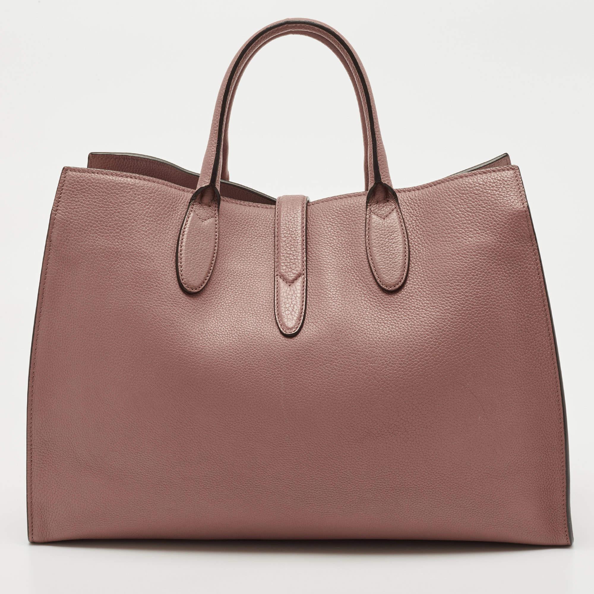 Be it your daily commute to work, shopping sprees, and vacations, this Gucci Soft Jackie tote bag will never fail you. This designer creation is made to last and assist you in your fashion-filled days.

Includes: Original Dustbag

