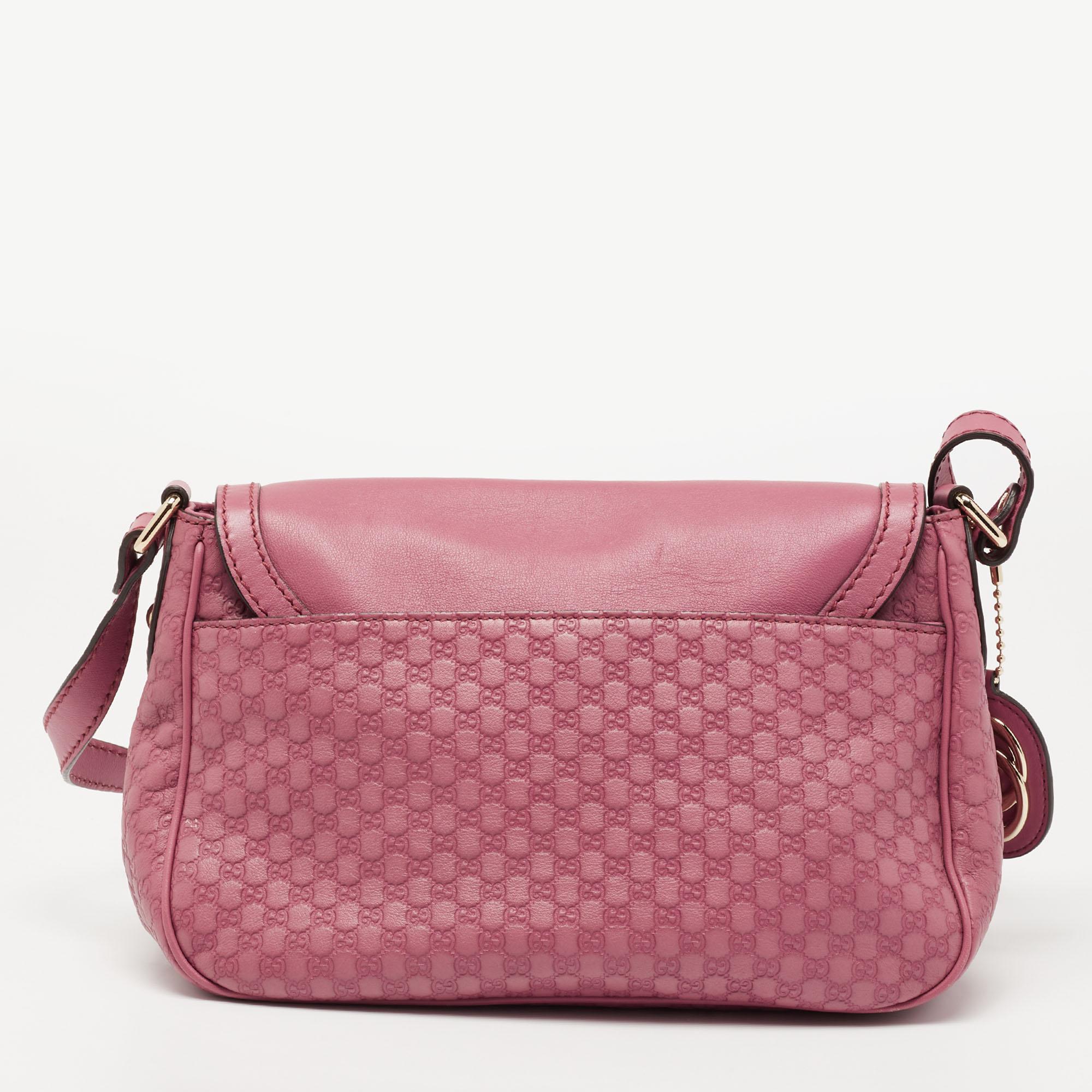 With a Gucci bag by your side, it's going to be a stylish OOTD no matter the day. Here, we have this Gucci leather shoulder bag just for you. Its compact shape, minimal details, and simple elegance make it a worthy purchase and a versatile