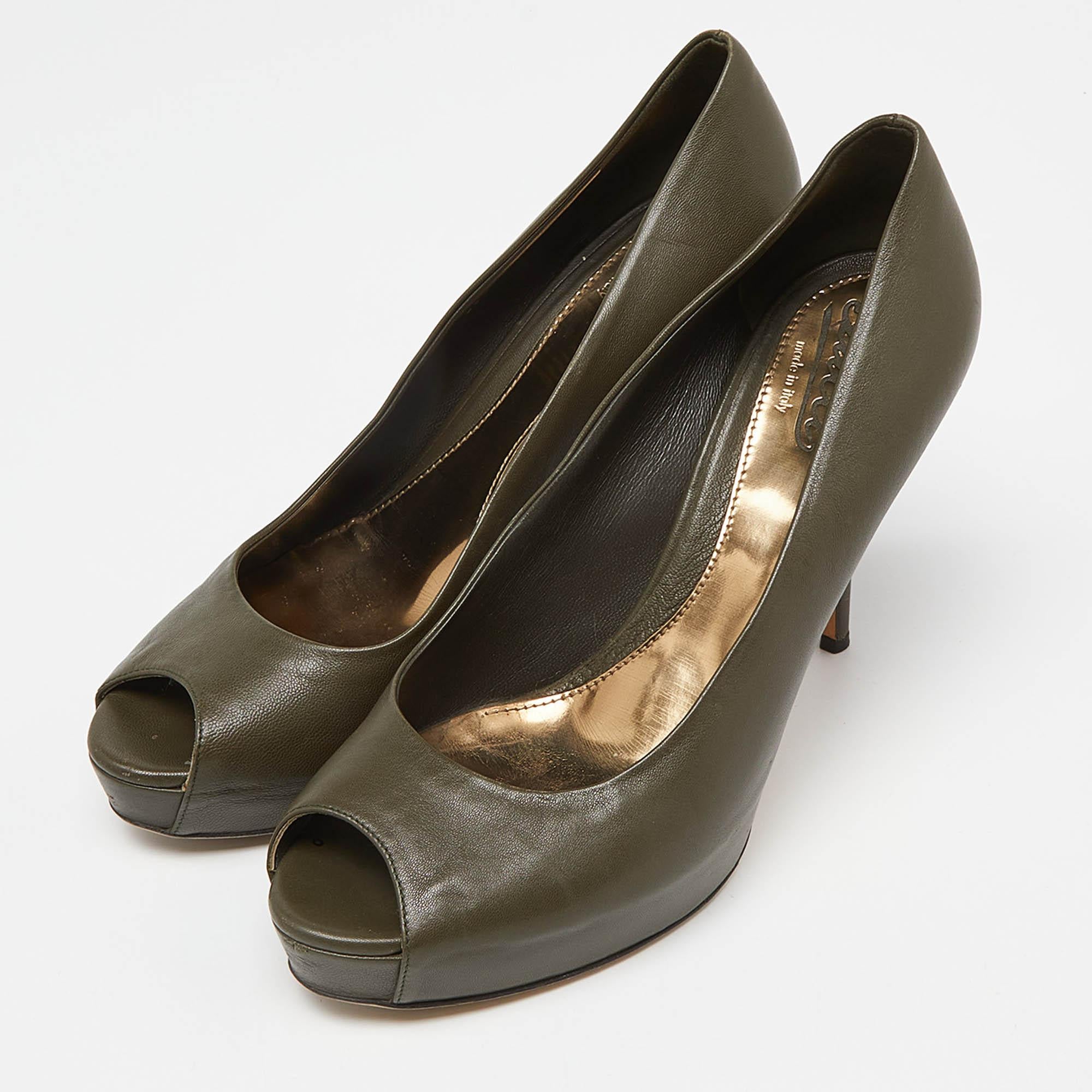 Discover footwear elegance with these designer women's pumps. Meticulously designed, these heels marry fashion and comfort, ensuring you shine in every setting.