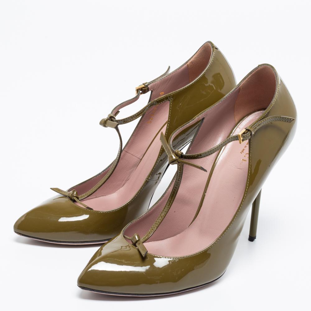 These Beverly pumps from the House of Gucci will certainly make you look classy and polished! They are created using olive-green patent leather on the exterior. They showcase gold-tone hardware, buckle closure, and super-slim heels. Look gorgeous as