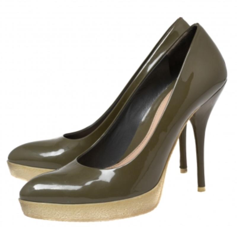Gucci Olive Green Patent Leather Platform Pumps Size 38 In Good Condition For Sale In Dubai, Al Qouz 2