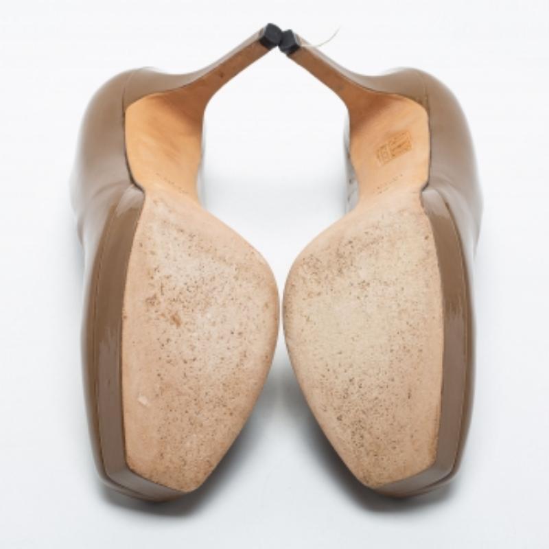 These curvaceous pumps will add immense style to your look. Crafted from luxurious material, they feature well-lined insoles that offer endless comfort.