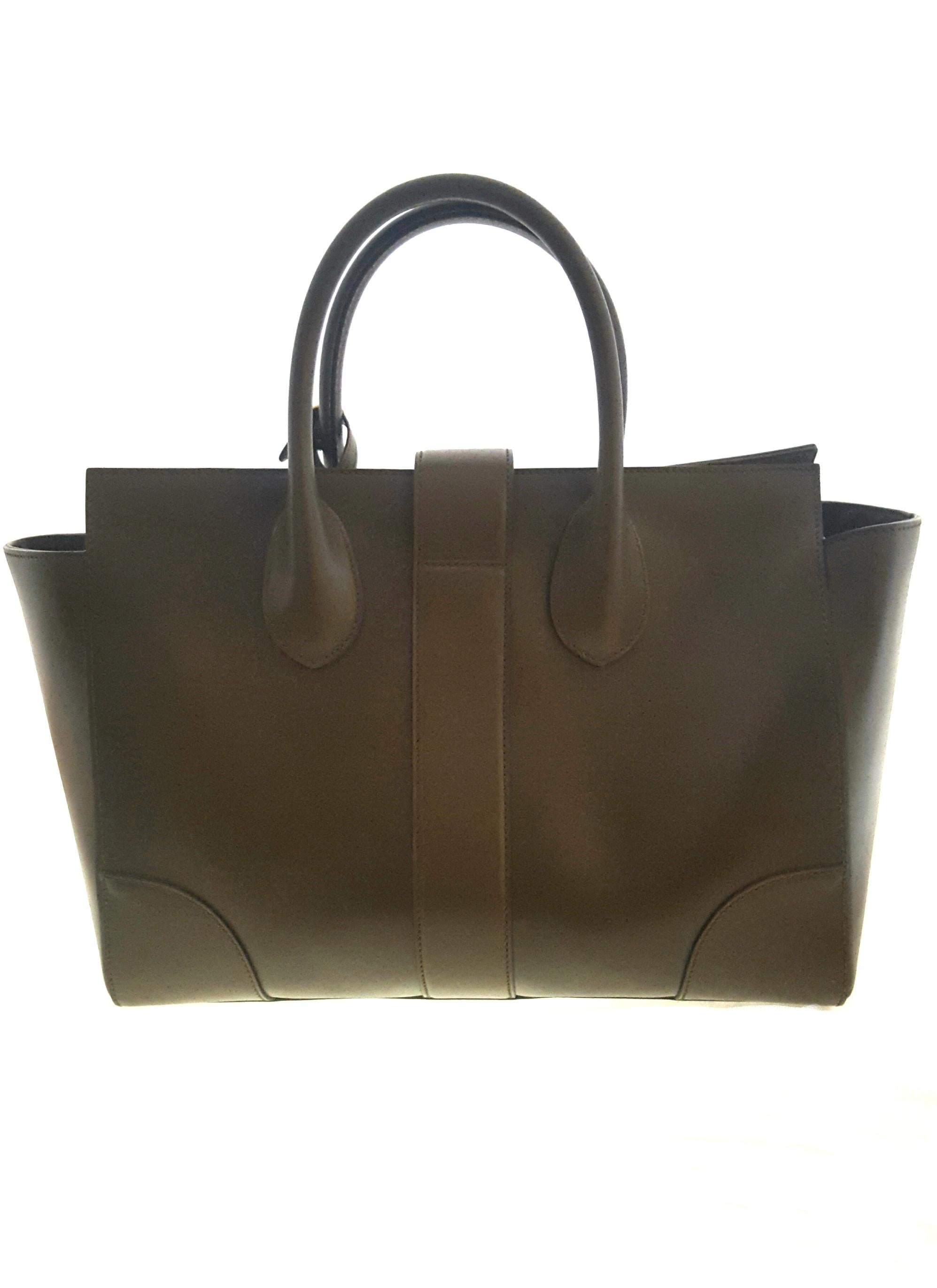 Gucci Olive Swing Top Handle Gold Tone Hardware Tote In Excellent Condition In Palm Beach, FL