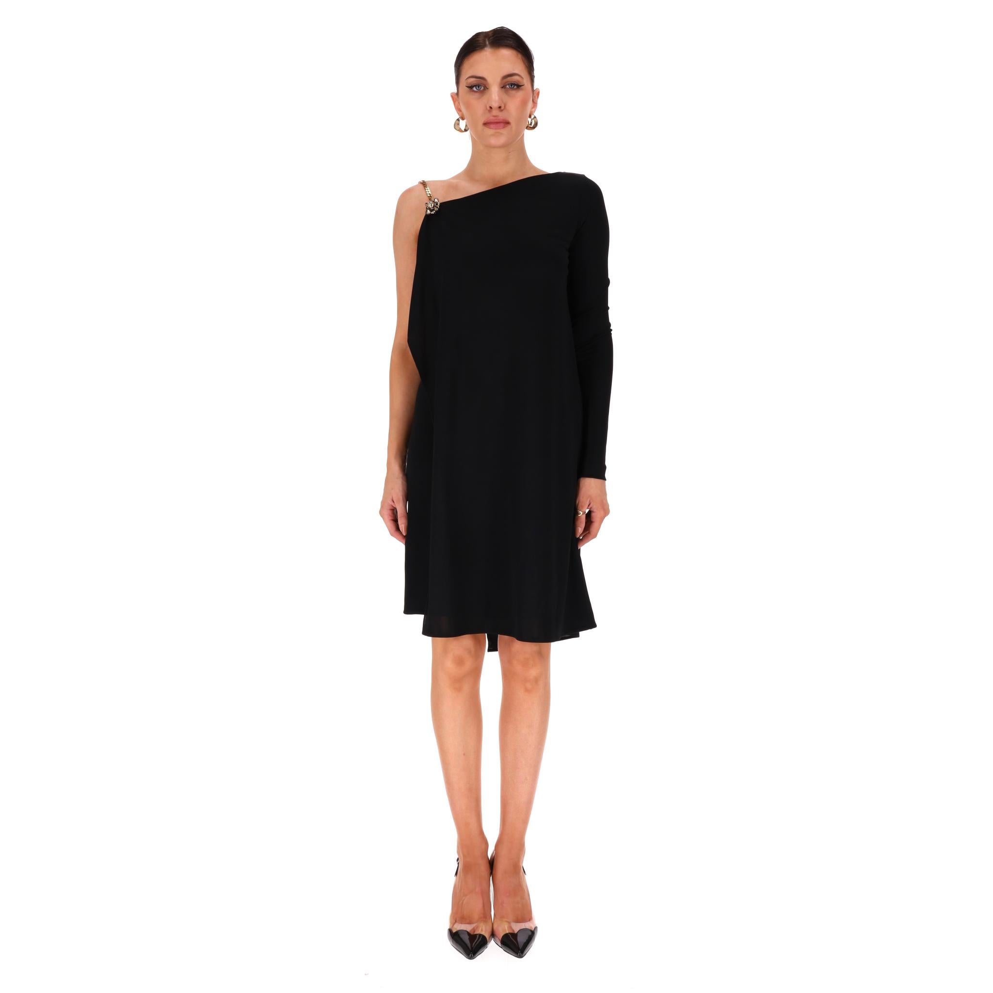 Gucci One-Shoulder Brooch & Chain Strap Detail Dress

Black dress with a one-shoulder design and asymmetric neckline with one long sleeve and the other side supported by a gold chain strap.

Each end of the chain is embellished with an ornate