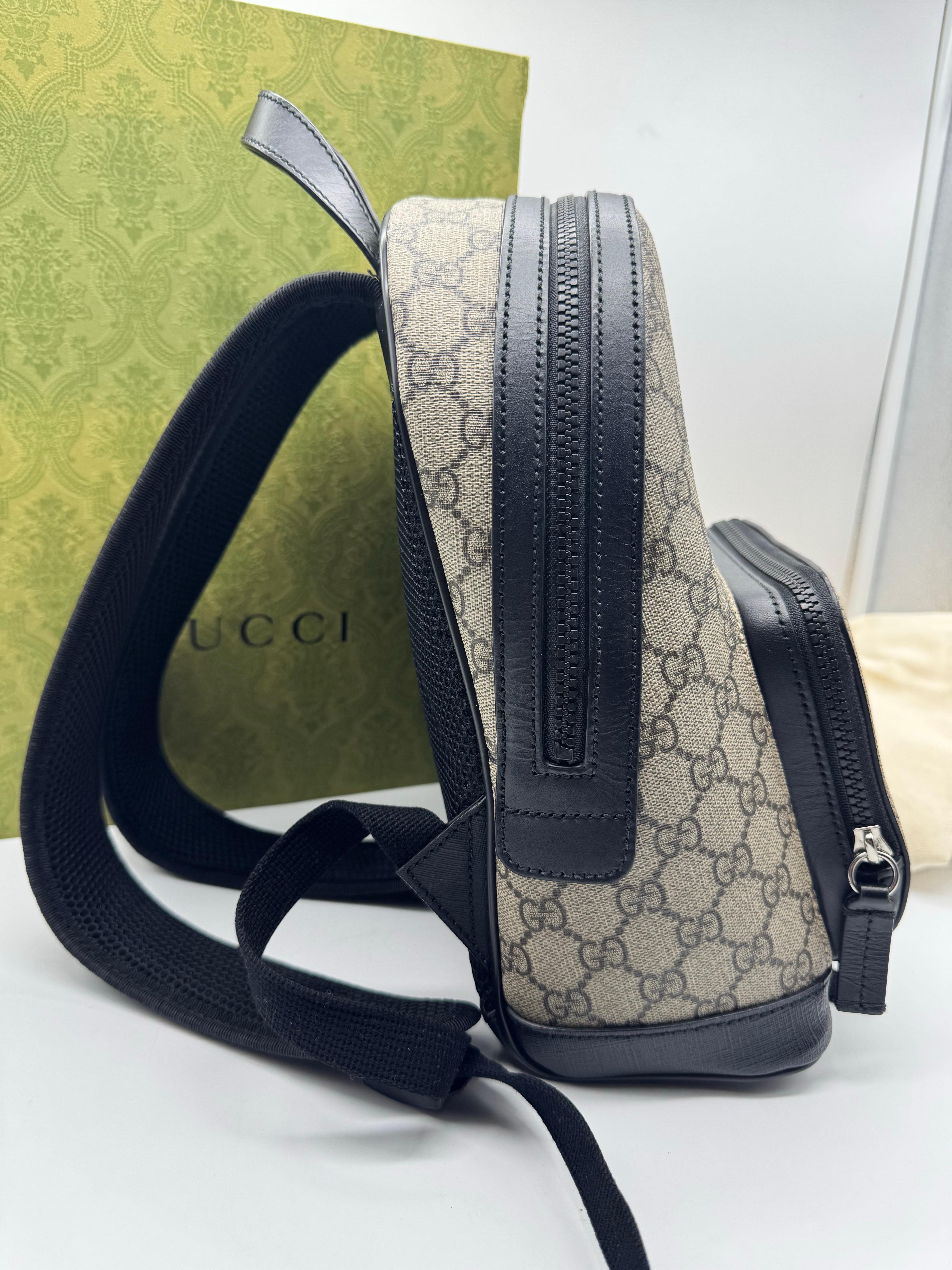 Gucci Ophidia Front Zipper Pocket Backpack
Monogram GG Supreme Beige/Black For Sale 6