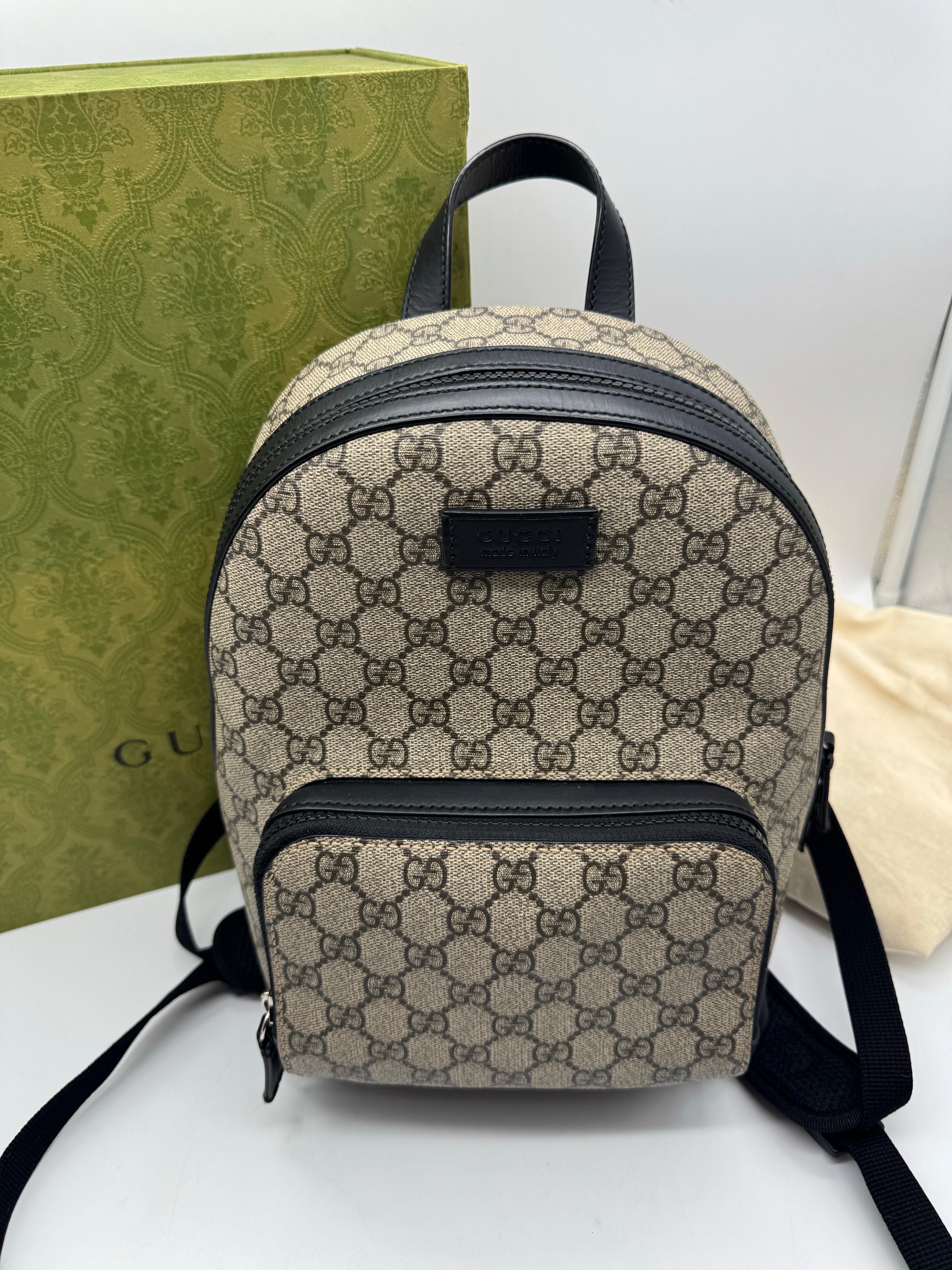 Gucci Ophidia Front Zipper Pocket Backpack
Monogram GG Supreme Beige/Black For Sale 7