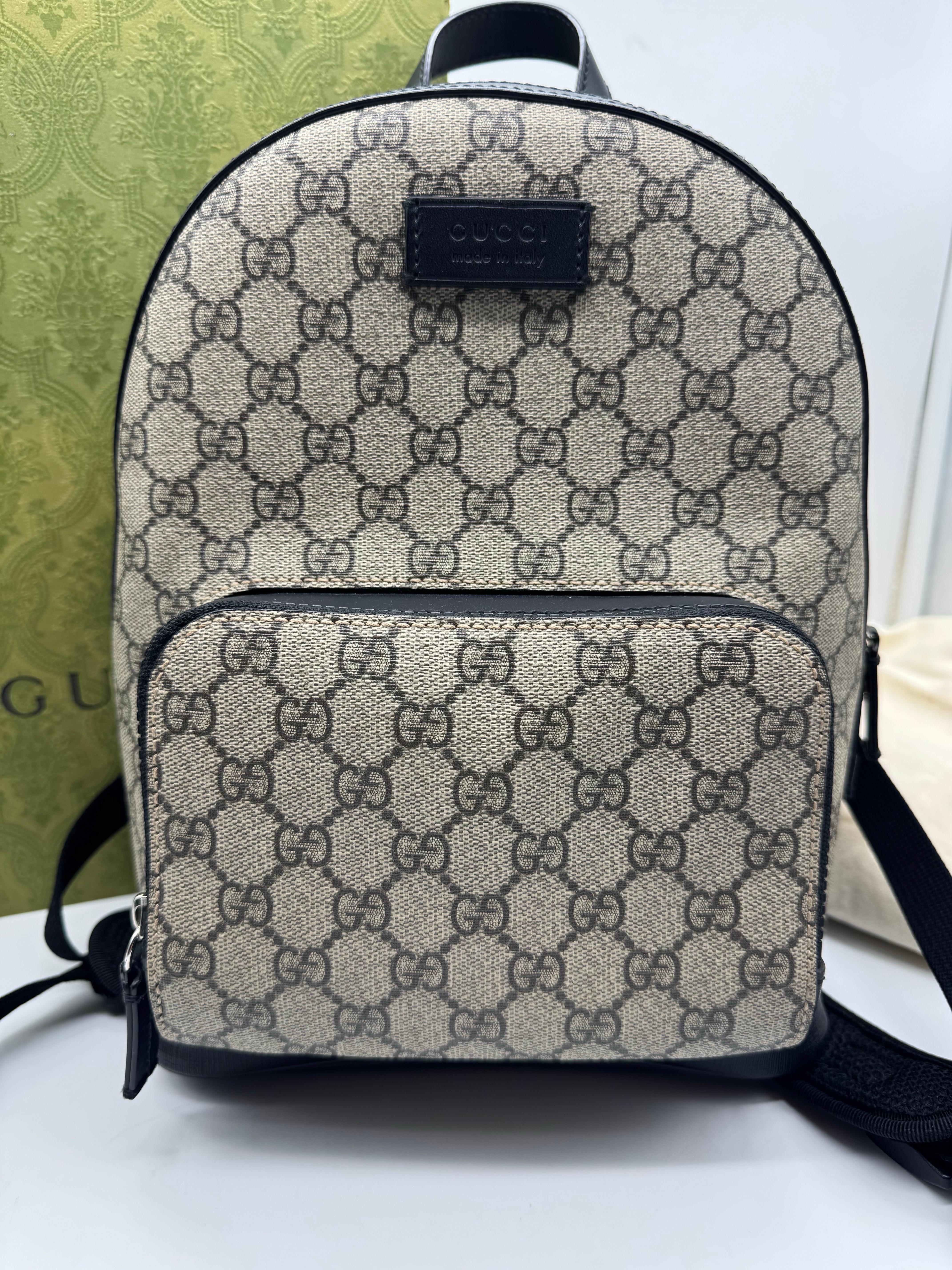 Gucci Ophidia Front Zipper Pocket Backpack
Monogram GG Supreme Beige/Black For Sale 8