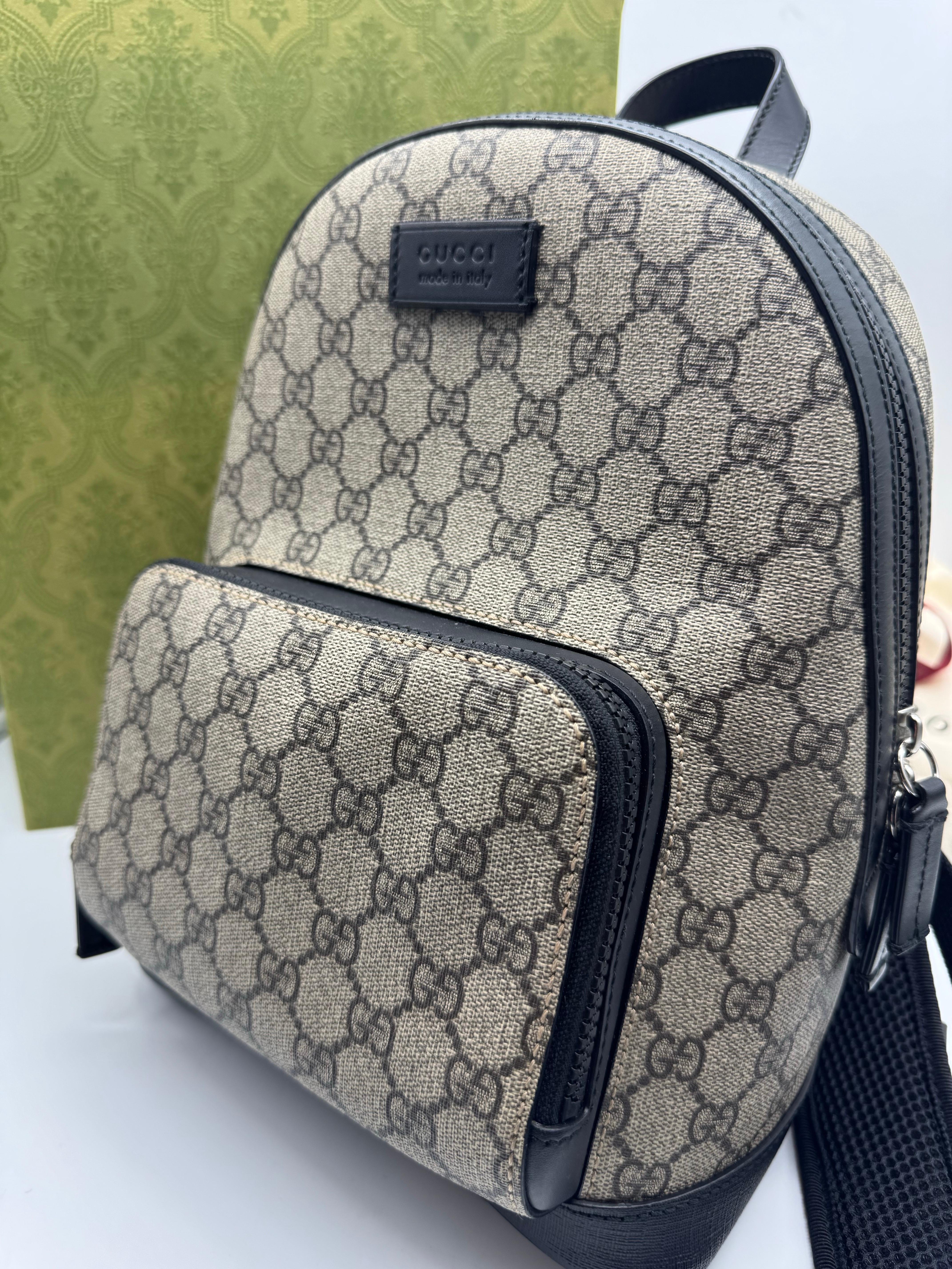 Gucci Ophidia Front Zipper Pocket Backpack
Monogram GG Supreme Beige/Black For Sale 1