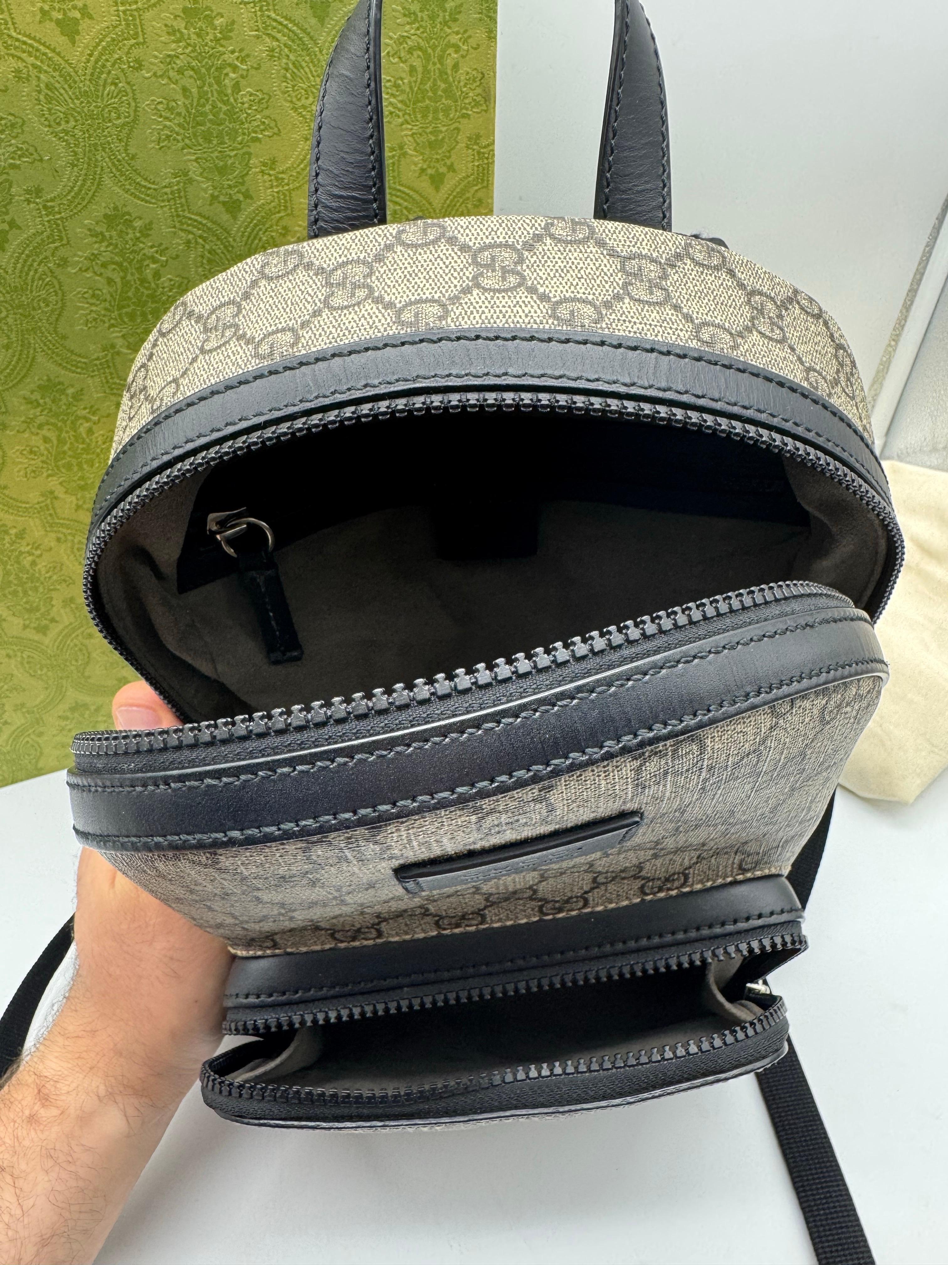 Gucci Ophidia Front Zipper Pocket Backpack
Monogram GG Supreme Beige/Black For Sale 2