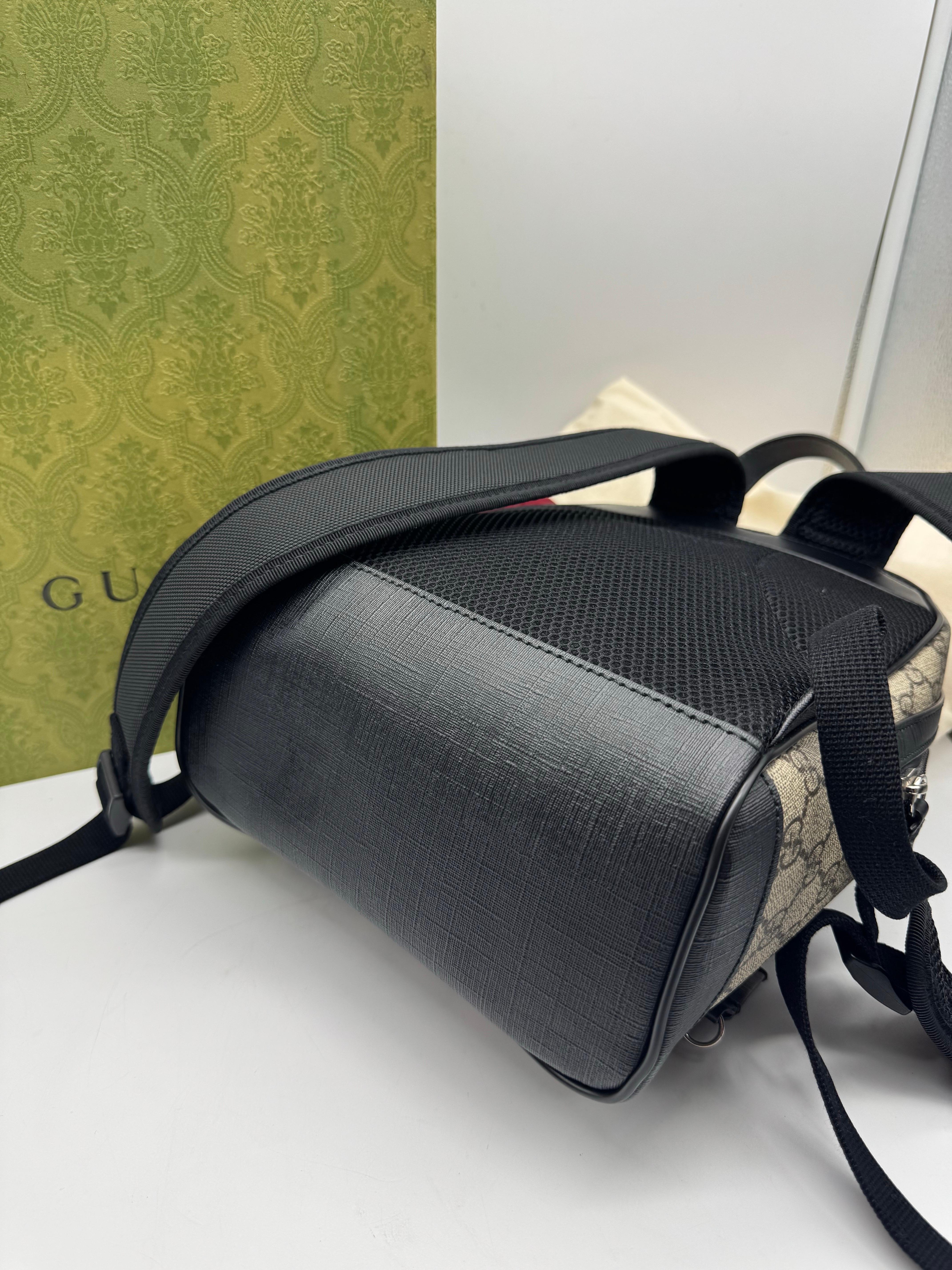 Gucci Ophidia Front Zipper Pocket Backpack
Monogram GG Supreme Beige/Black For Sale 4