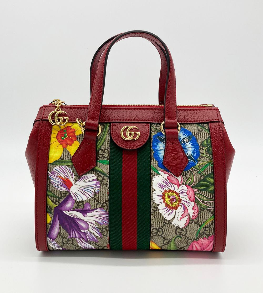 Gucci Ophidia GG Flora Small Tote in new unused condition. Signature monogram canvas with colorful flora print throughout, trimmed with red leather and gold hardware. Double top handles and removable adjustable red leather shoulder strap to convert