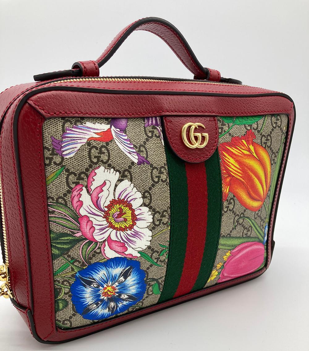 Gucci GG Supreme Ophidia Floral zip around Camera Bag in new without tag condition. Monogram canvas with beautiful floral web print throughout trimmed with red leather and brass hardware. Top handle and removable striped canvas shoulder strap easily