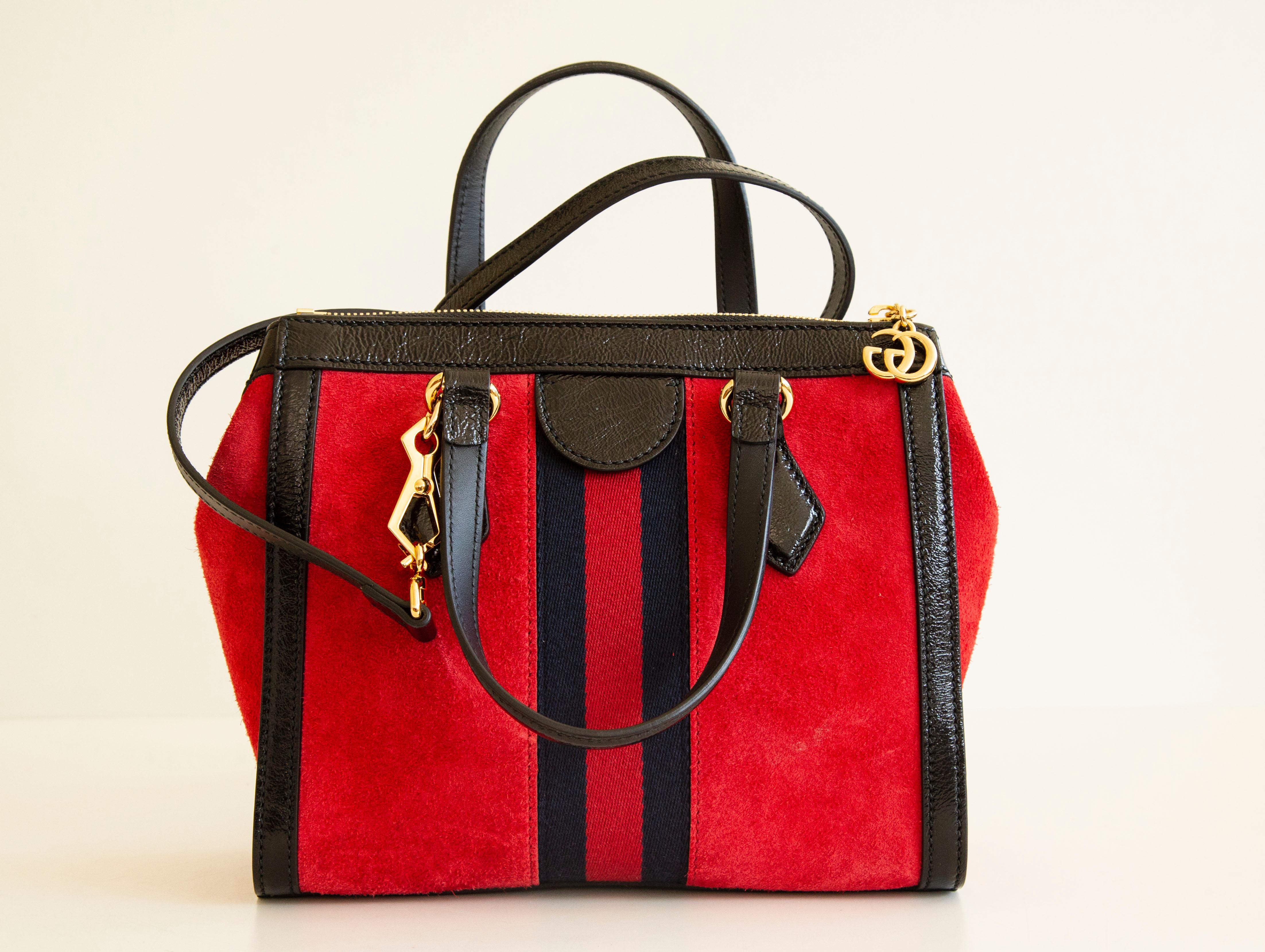 Gucci Ophidia Small Two-Way Tote in Red Suede and Black Glossy Leather Trim In Good Condition In Arnhem, NL