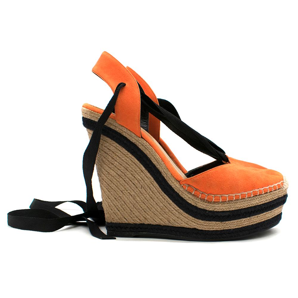 Gucci Black/Orange Slingback Wedge Sandals

- Stylish and contemporary wedge sandals. 
- Slingback. 
- Self tie fastening. 
- Stitch detailing. 
- Colour contrast detailing. - Wedge heel. 

Please note, these items are pre-owned and may show some
