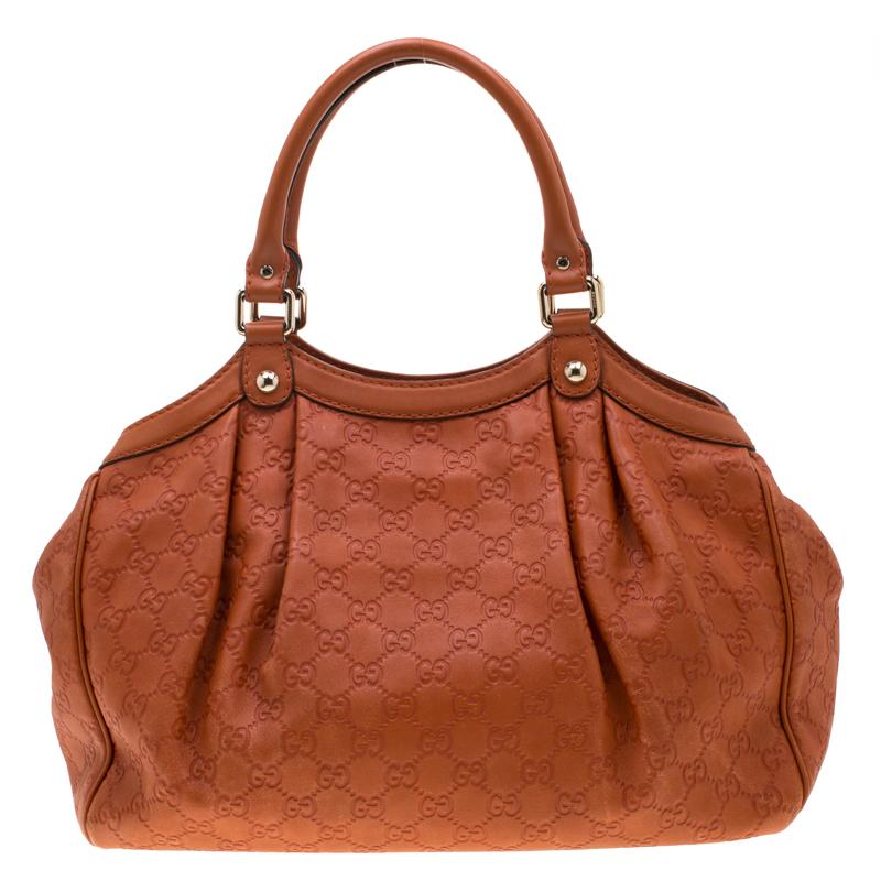 The Sukey is one of the best-selling designs from Gucci and we believe you deserve to have one too. Crafted from leather and equipped with a spacious interior, this bag is ideal for you and will work perfectly with any outfit. It is complete with