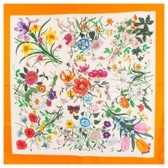 GUCCI orange-elfenbeinfarbener Seidenschal FLORA Print