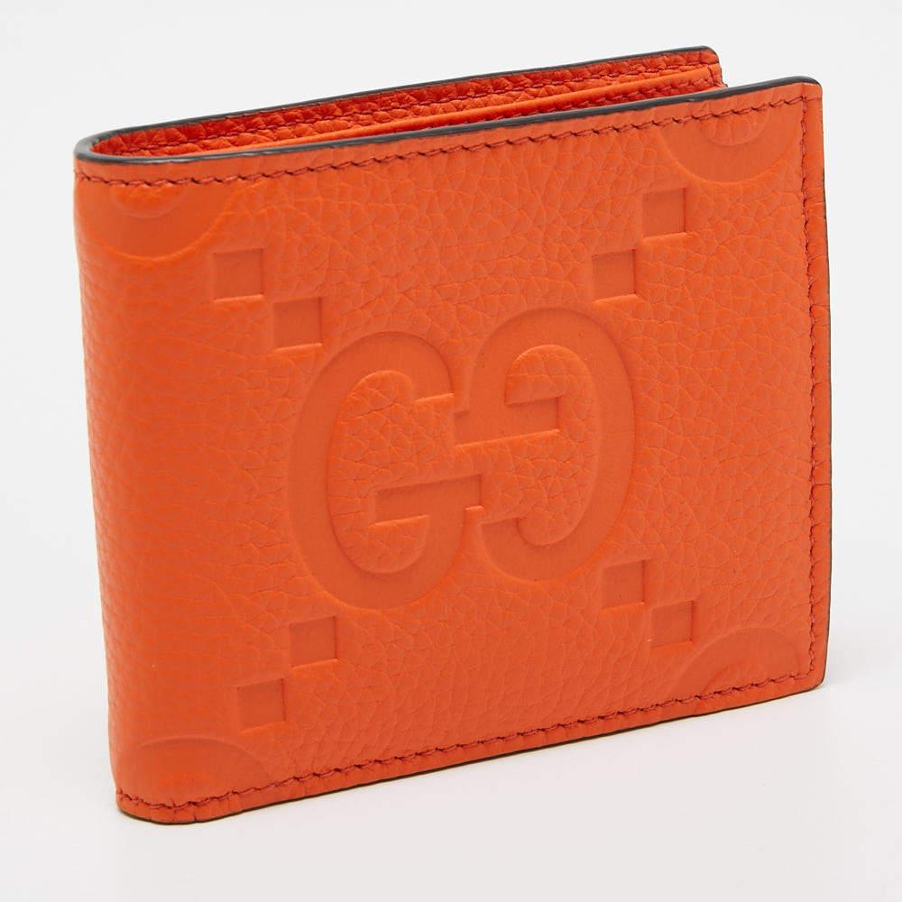 Diese Designer-Brieftasche ist ein perfektes Gleichgewicht aus Raffinesse und rationalem Nutzen. Er wurde unter Verwendung hochwertiger MATERIALIEN entworfen und durch eine elegante Oberfläche aufgewertet. Die Kreation ist mit reichlich Platz für