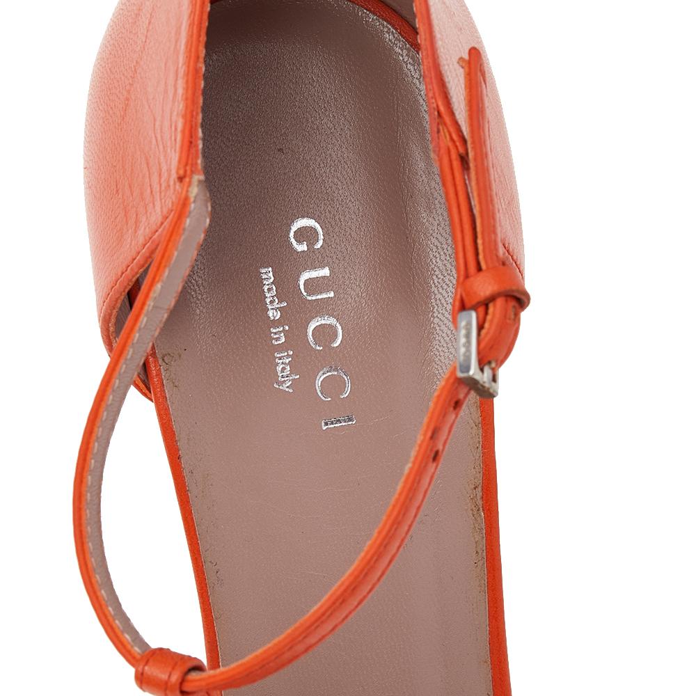 Gucci Orange Leather Studded Coline T-Strap Pumps Size 38 In Good Condition In Dubai, Al Qouz 2