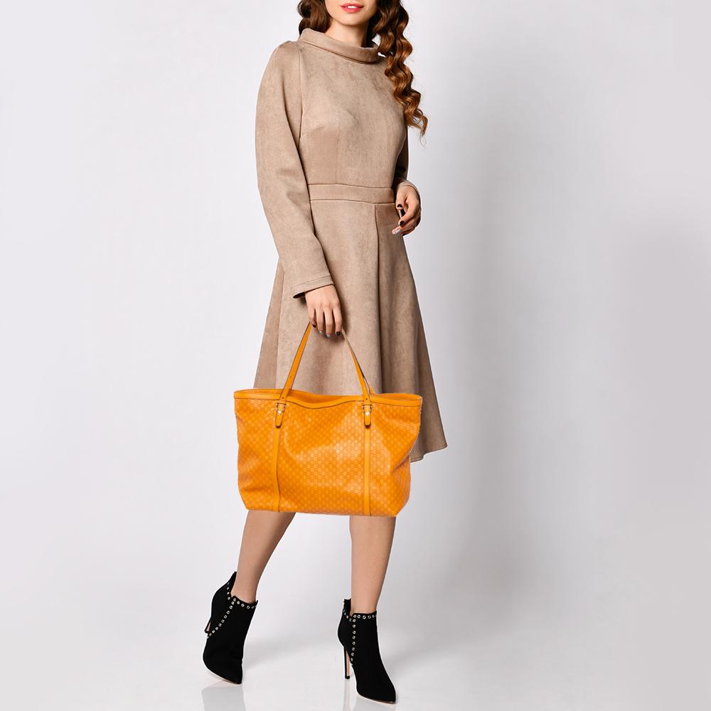 Gucci brings to you this amazing Nice tote that is smart and very modern. Made in Italy, this orange bag is crafted from Microguccissima coated leather and features matching, smooth trims as well as dual top handles. The spacious interior is sized