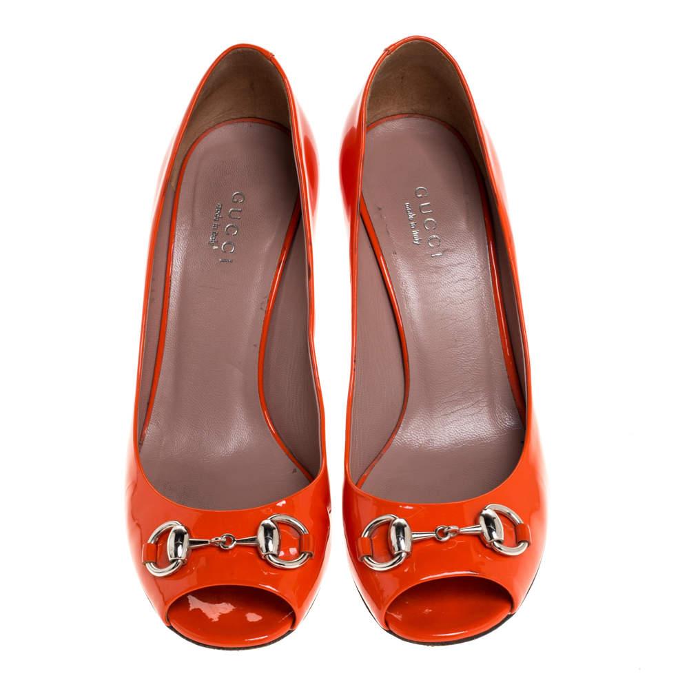 Gucci Orange Patent Leather Horsebit Peep Toe Pumps Size 36 In Fair Condition In Dubai, Al Qouz 2