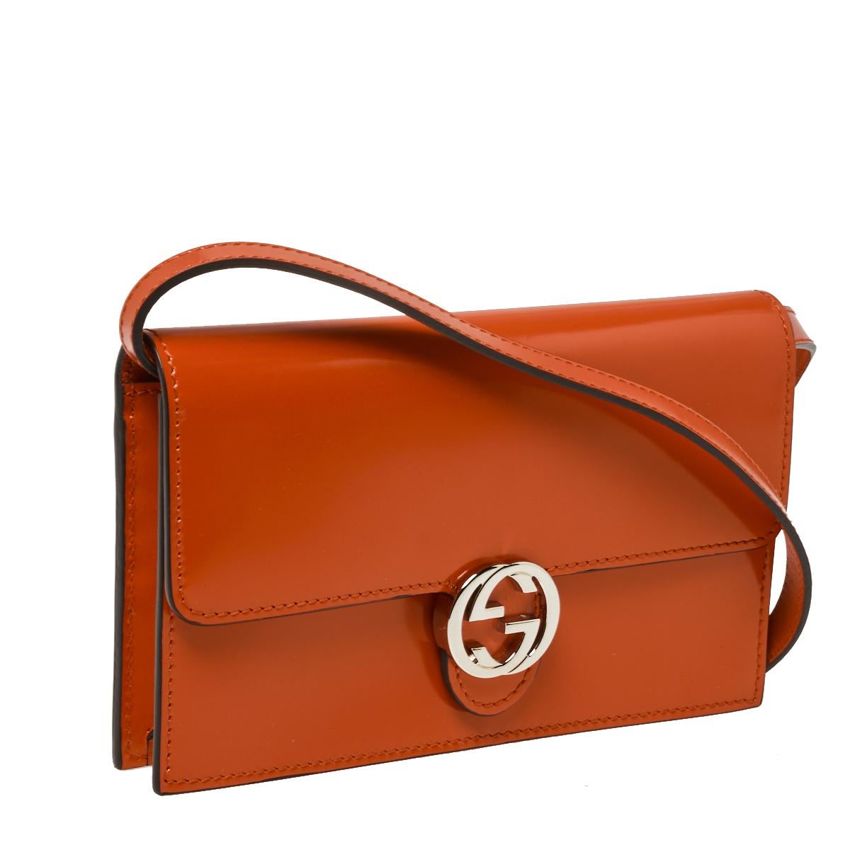 Gucci Orange Patent Leather Interlocking G Flap Clutch Bag In Good Condition In Dubai, Al Qouz 2