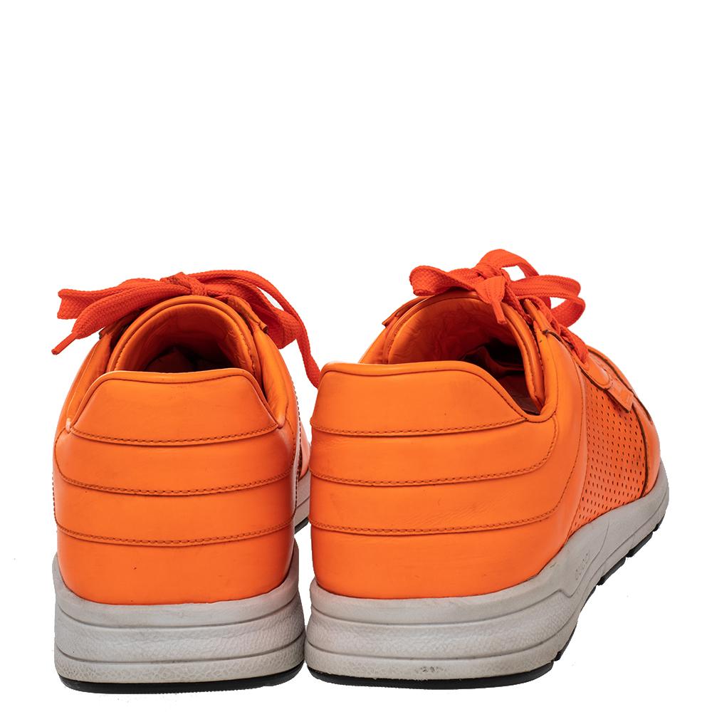 Gucci - Baskets basses en cuir perforé orange, taille 41 Pour hommes en vente
