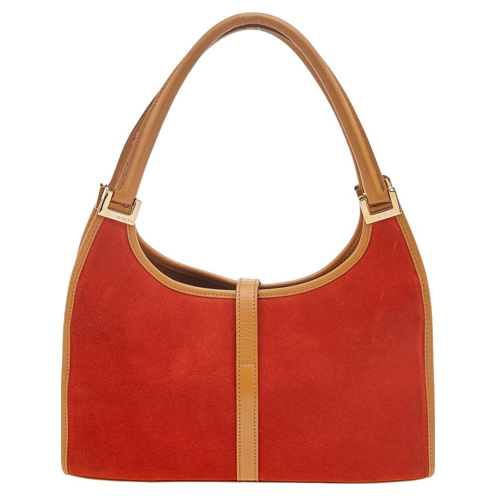 Advance your style with this Jackie hobo from Gucci. Crafted from quality suede and leather, this gorgeous bag has the signature closure that opens up to a spacious fabric-lined interior. Complete with dual handles, this bag is ideal for everyday