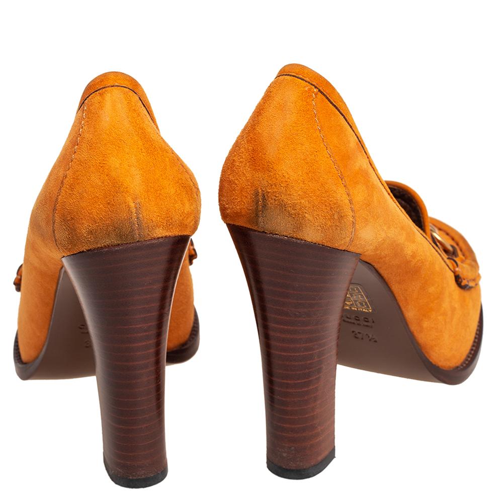 Gucci Orange Suede Horsebit Loafer Pumps Size 37.5 In Good Condition In Dubai, Al Qouz 2