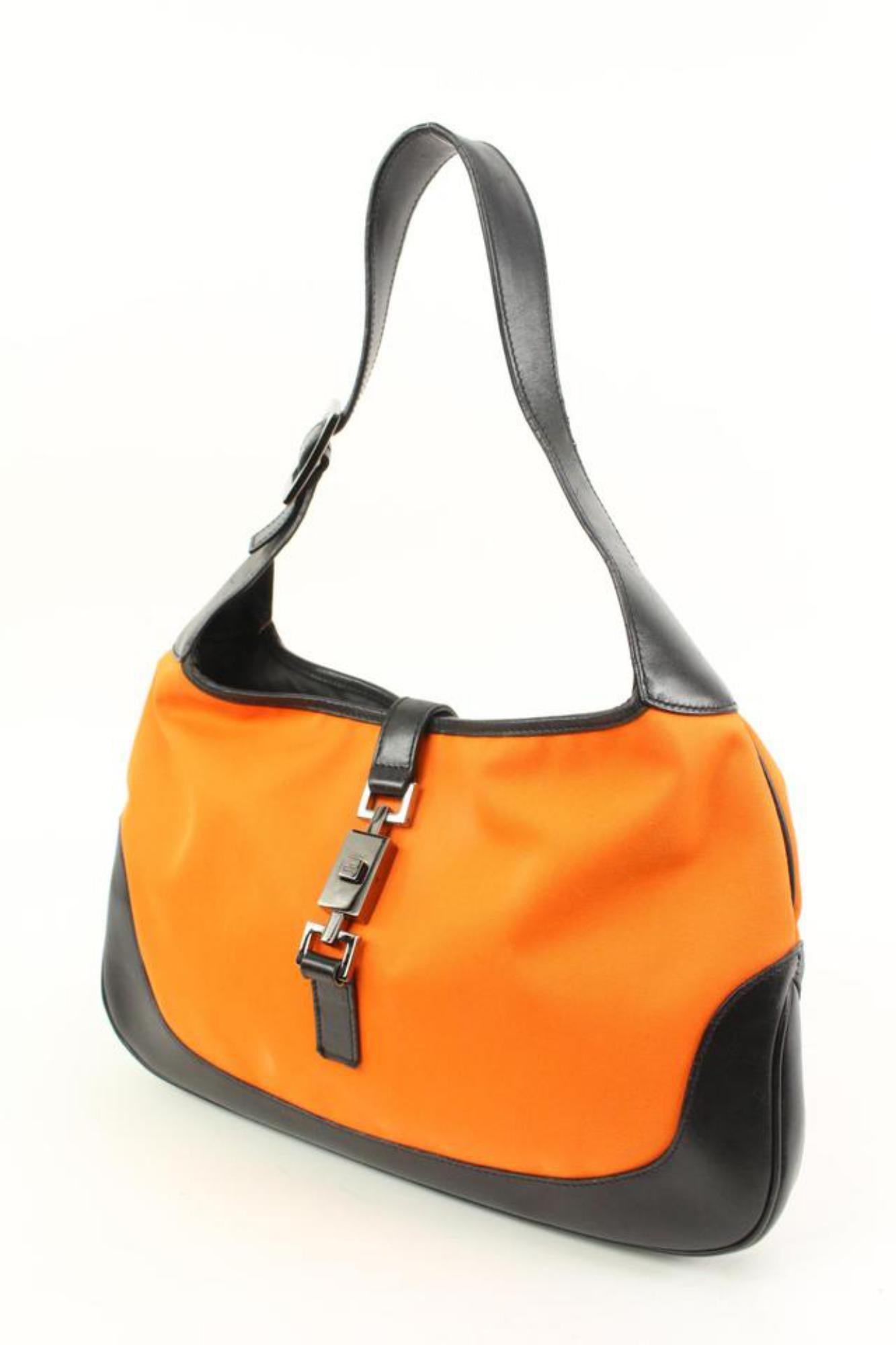 Gucci Orange x Black Jackie-O Hobo Bag 76g328s
Code de date/Numéro de série : 001-3306-001998
Fabriqué en : Italie
Mesures : Longueur :  12,5