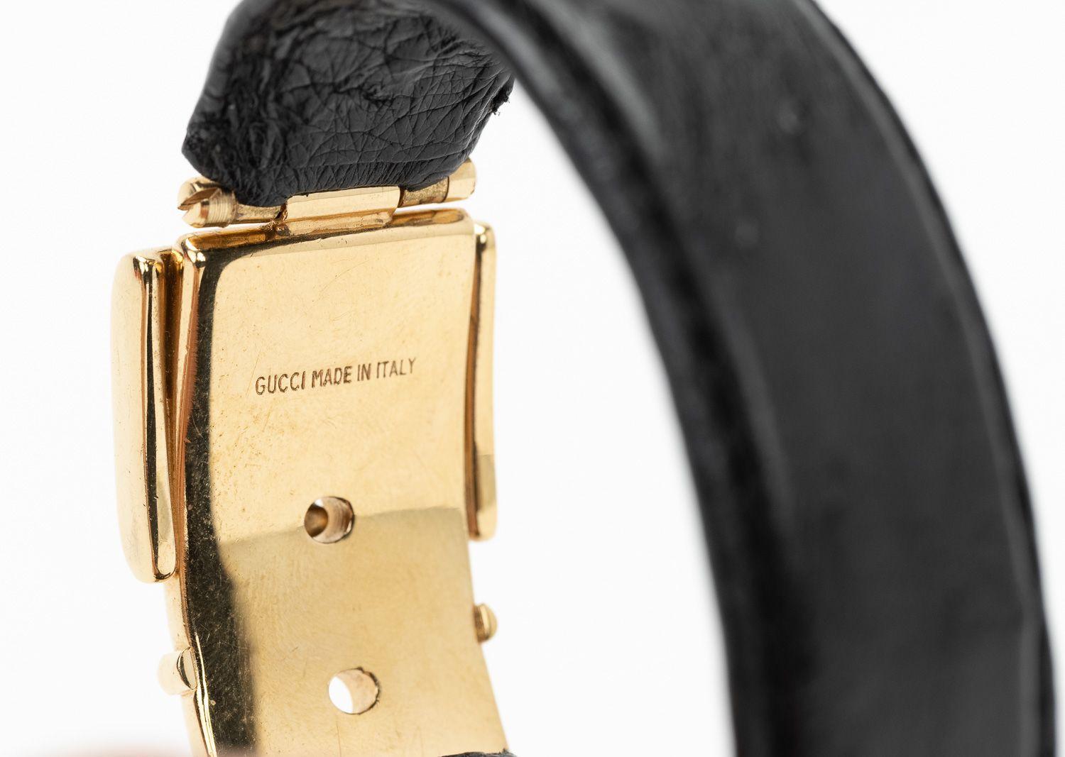 Bracelet manchette à boucle et charnière en autruche Gucci en vente 3