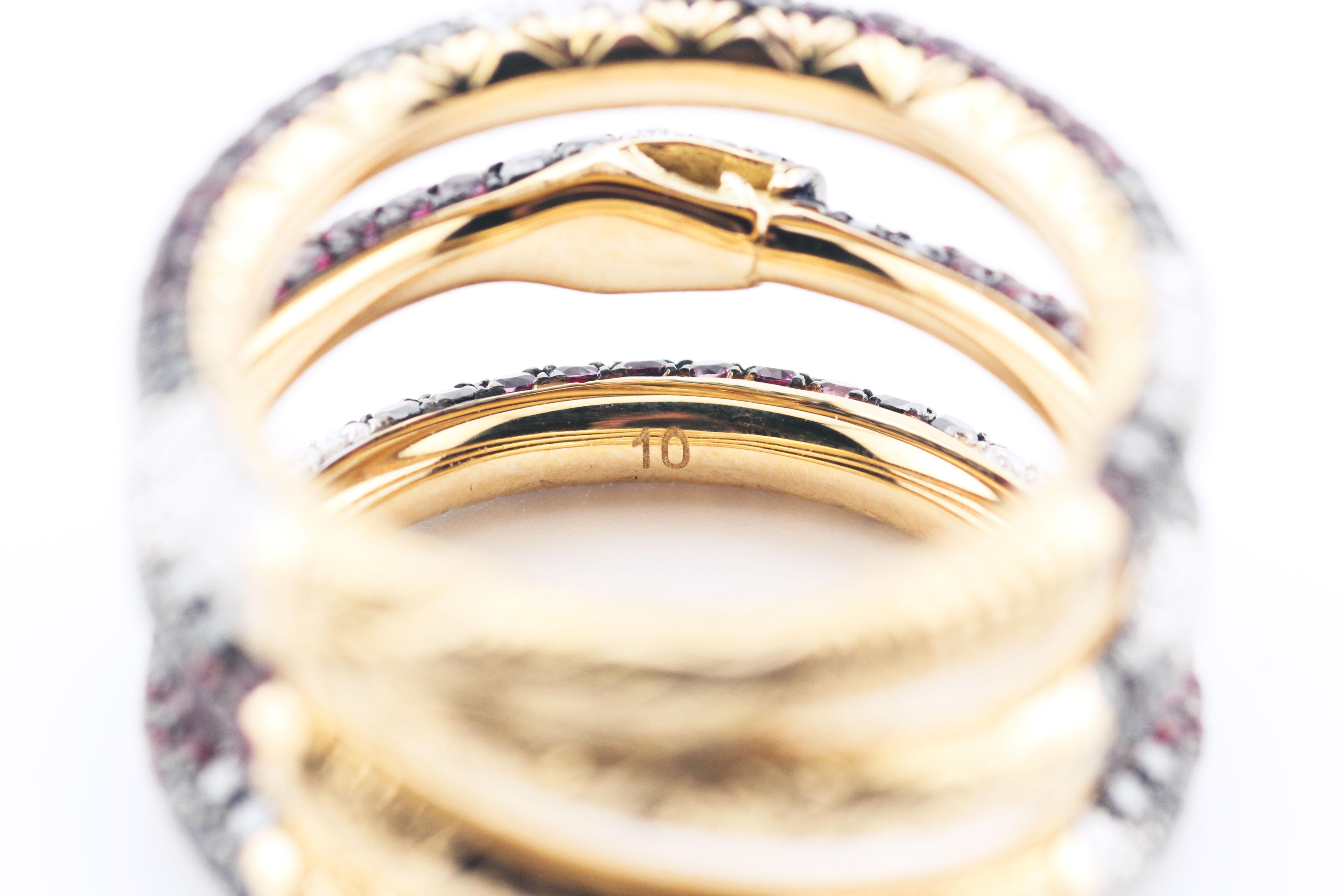 Gucci Ouroboros Gemstone 18k Yellow Gold Kingsnake Three Band Ring Size 5.25 For Sale 2