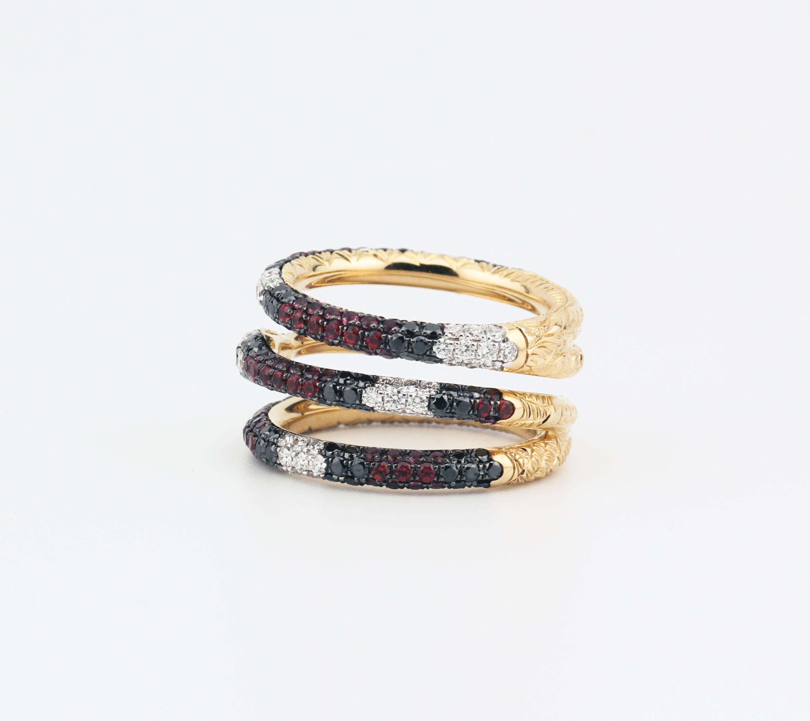 Gucci Ouroboros Gemstone 18k Yellow Gold Kingsnake Three Band Ring Size 5.25 In Good Condition For Sale In Simpsonville, SC