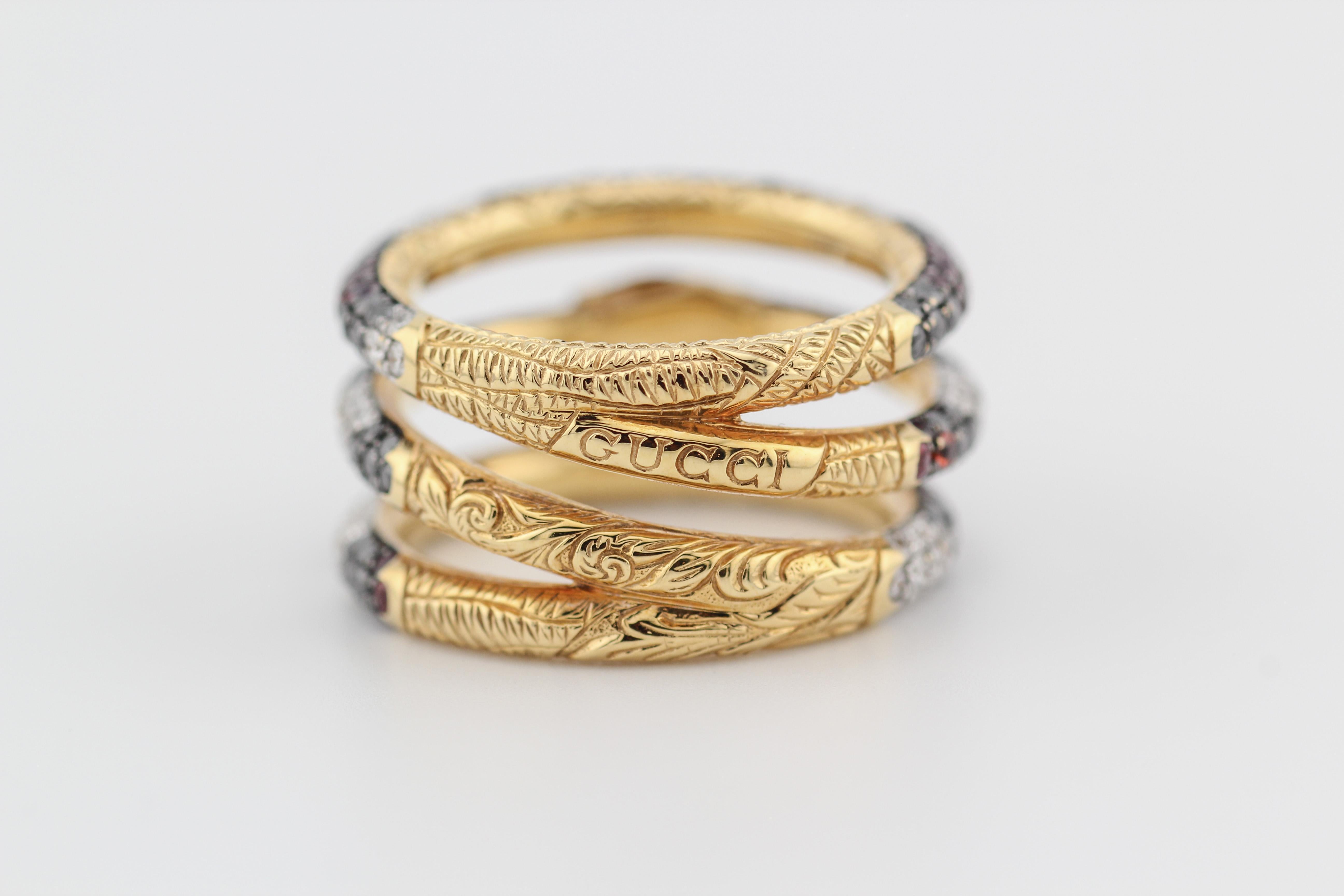 Gucci Ouroboros Gemstone 18k Yellow Gold Kingsnake Three Band Ring Size 6 In Excellent Condition For Sale In Bellmore, NY